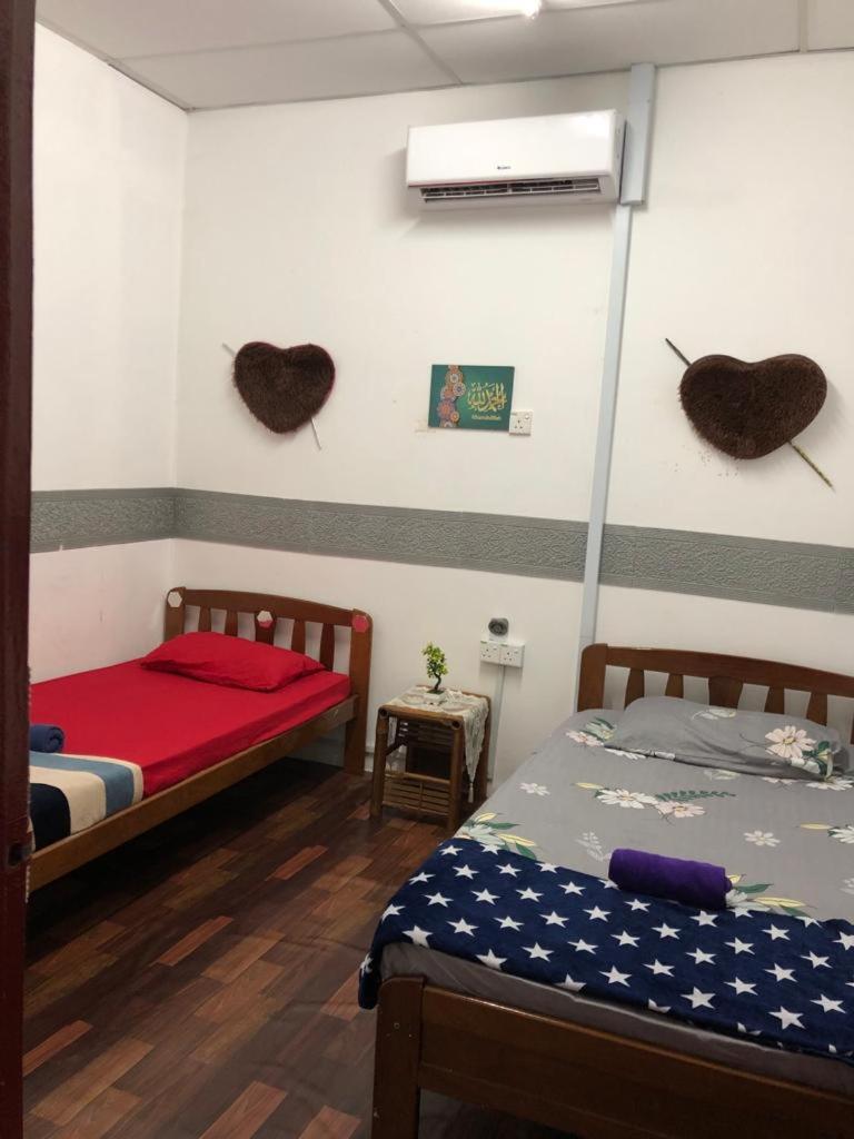 Standard Twin Room with Shared Bathroom photo 2