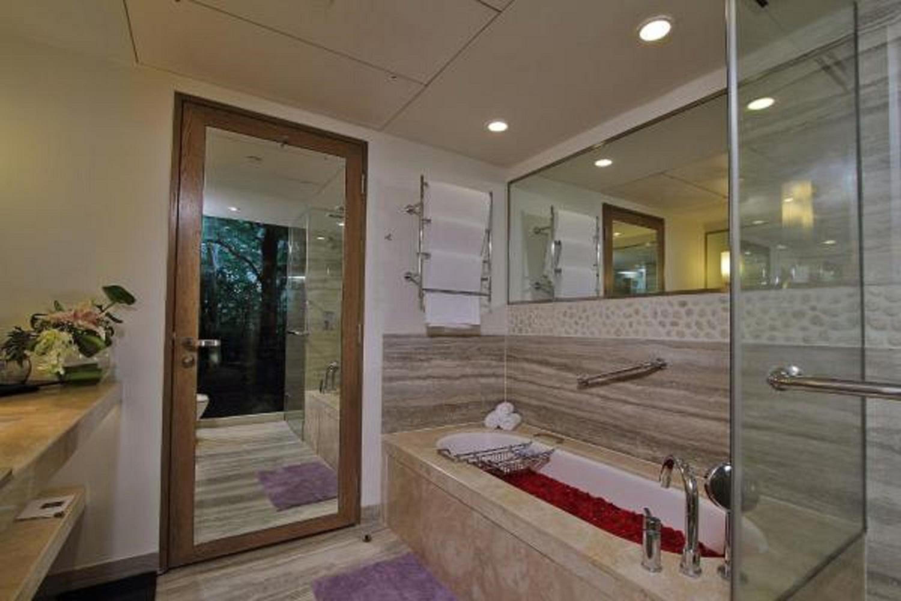 ITC One, Club level, Guest room, 1 King, Pool view, Balcony ITC One, Club level, Guest room, 1 King, Pool view, Balcony