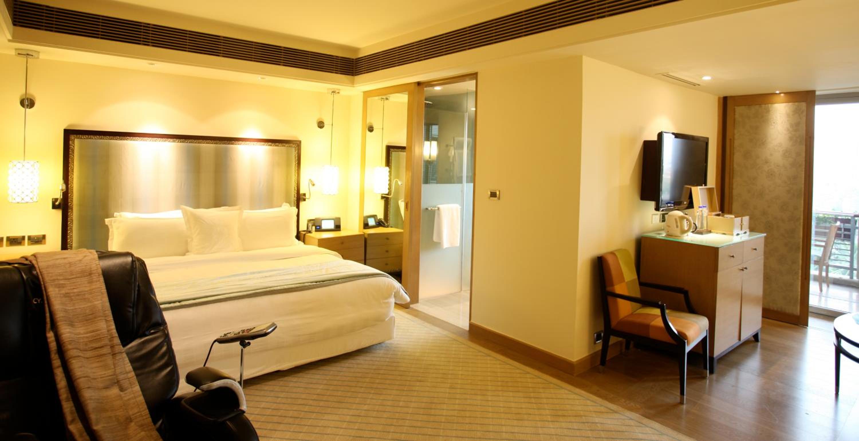 ITC One, Club level, Guest room, 1 King, Pool view, Balcony ITC One, Club level, Guest room, 1 King, Pool view, Balcony