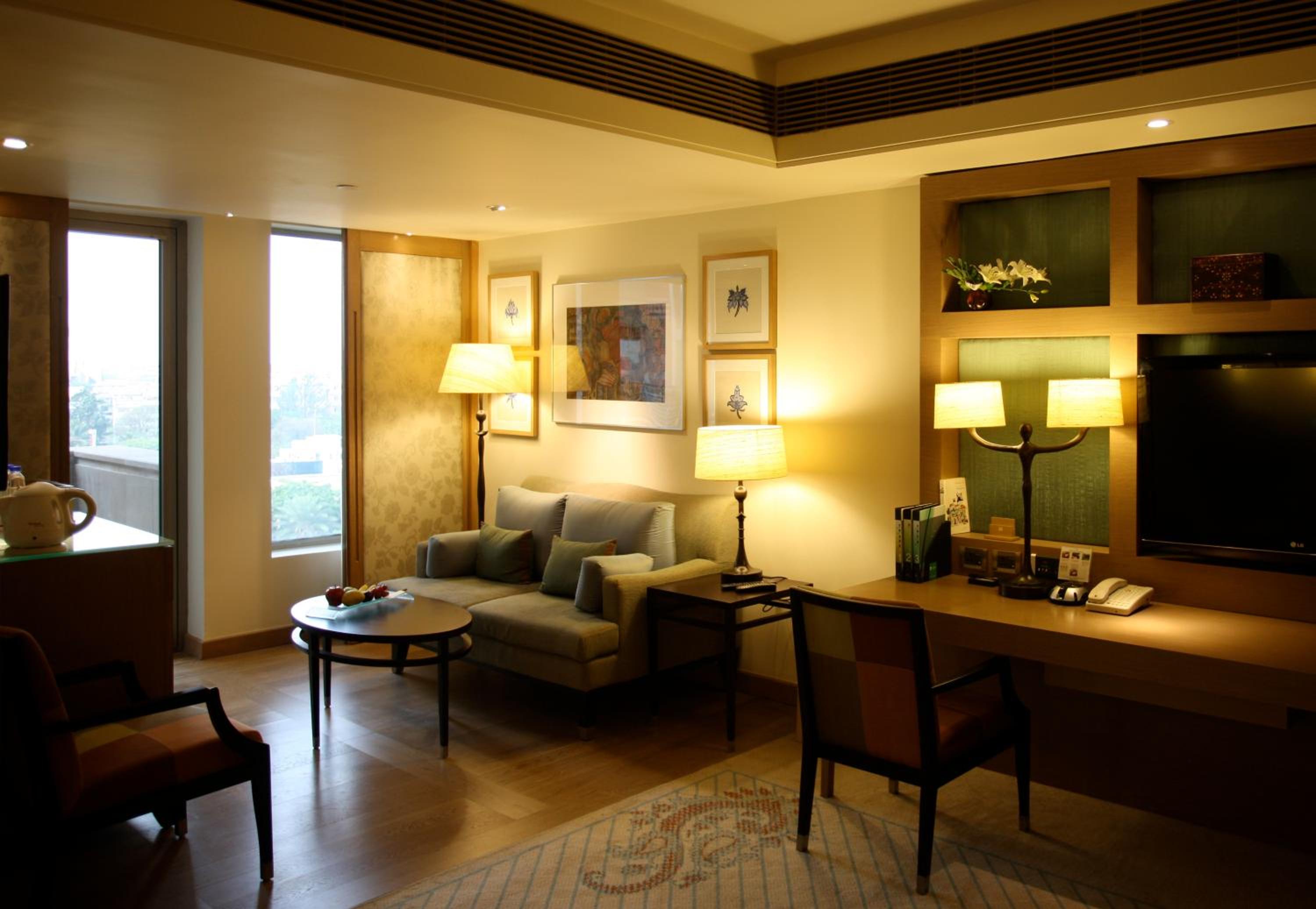 ITC One, Club level, Guest room, 1 King, Pool view, Balcony photo 3