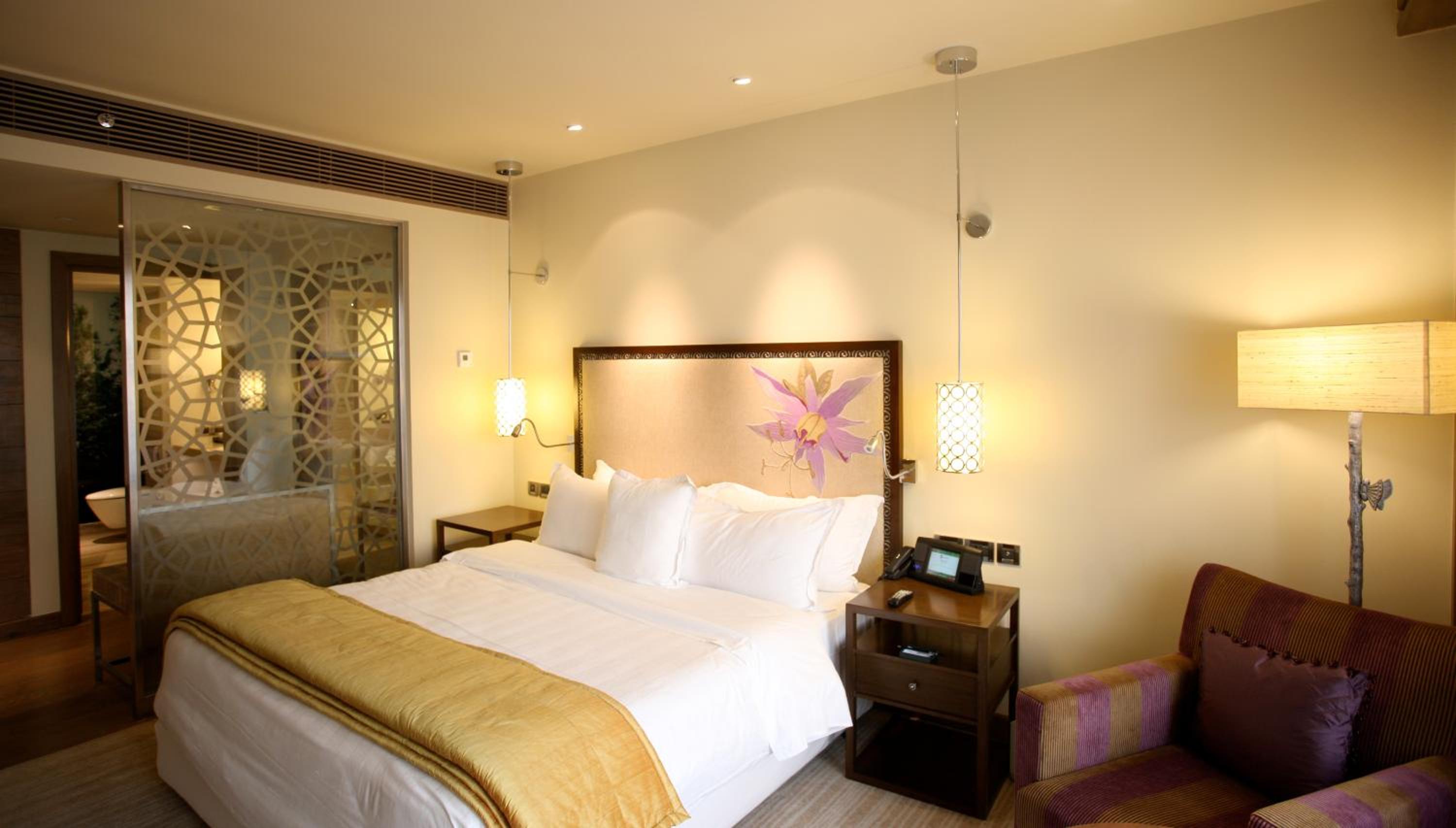 ITC One, Club level, Guest room, 1 King, Pool view, Balcony photo 1
