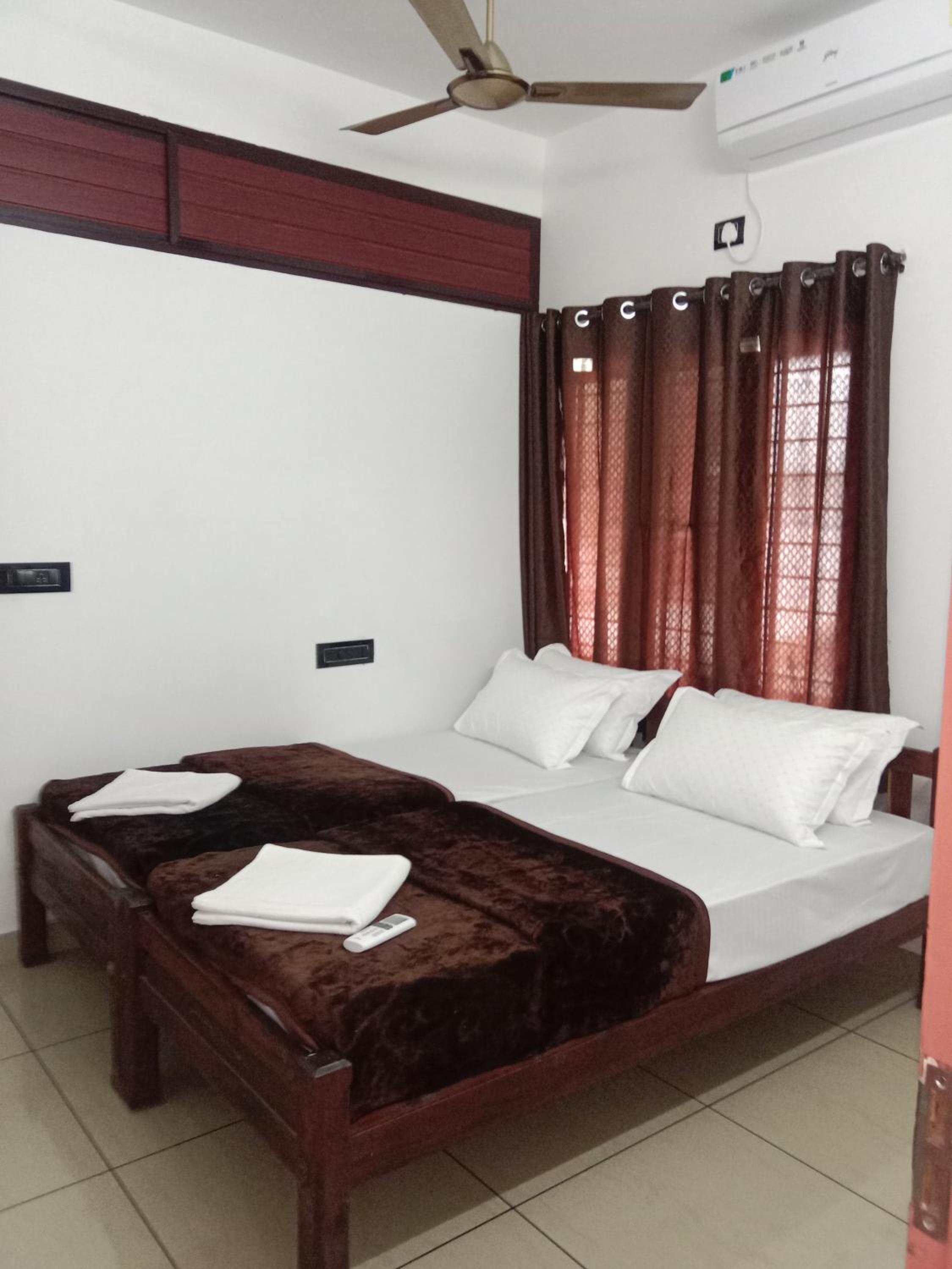 Double or Twin Room photo 2