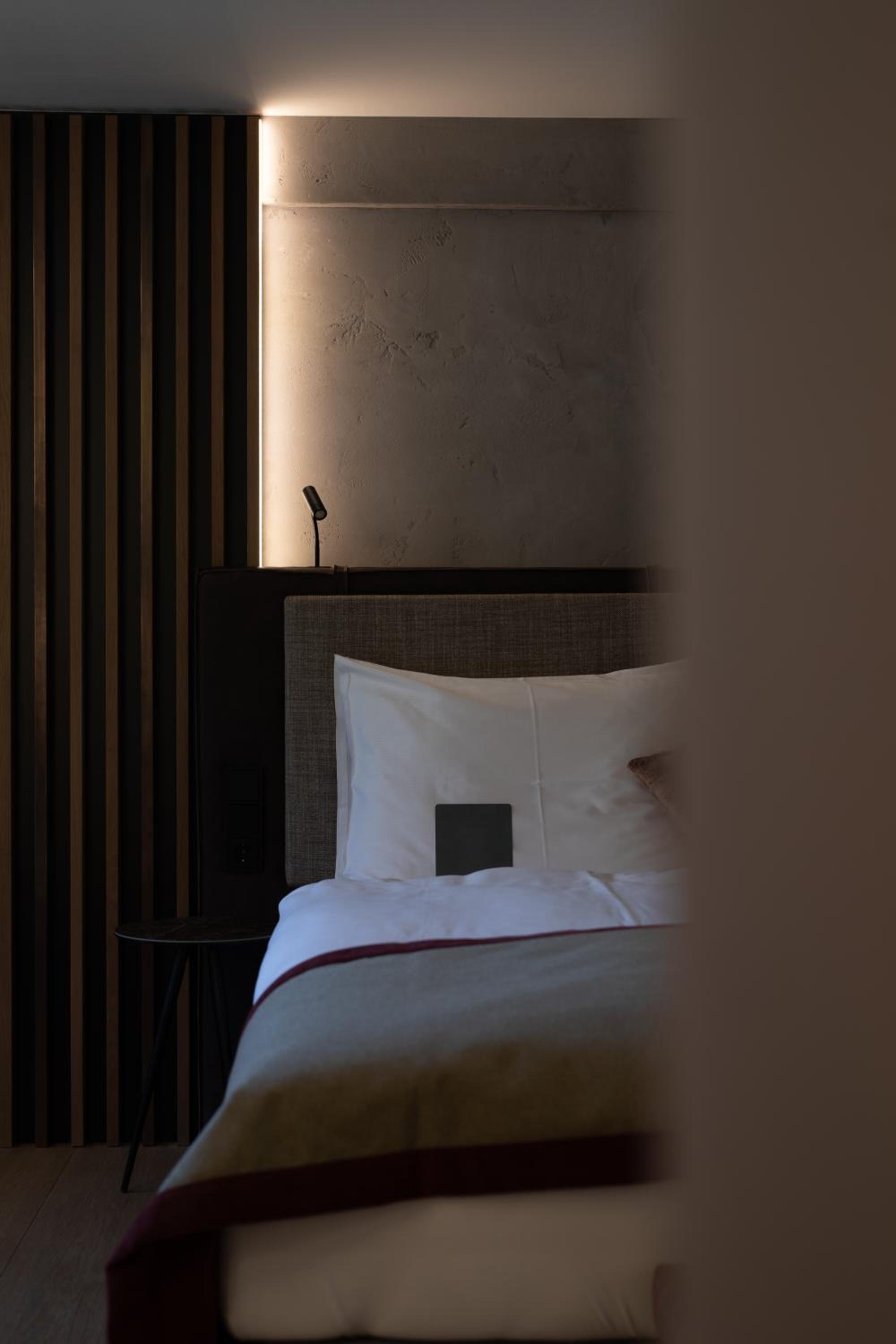 Deluxe Double Room with Balcony photo 3