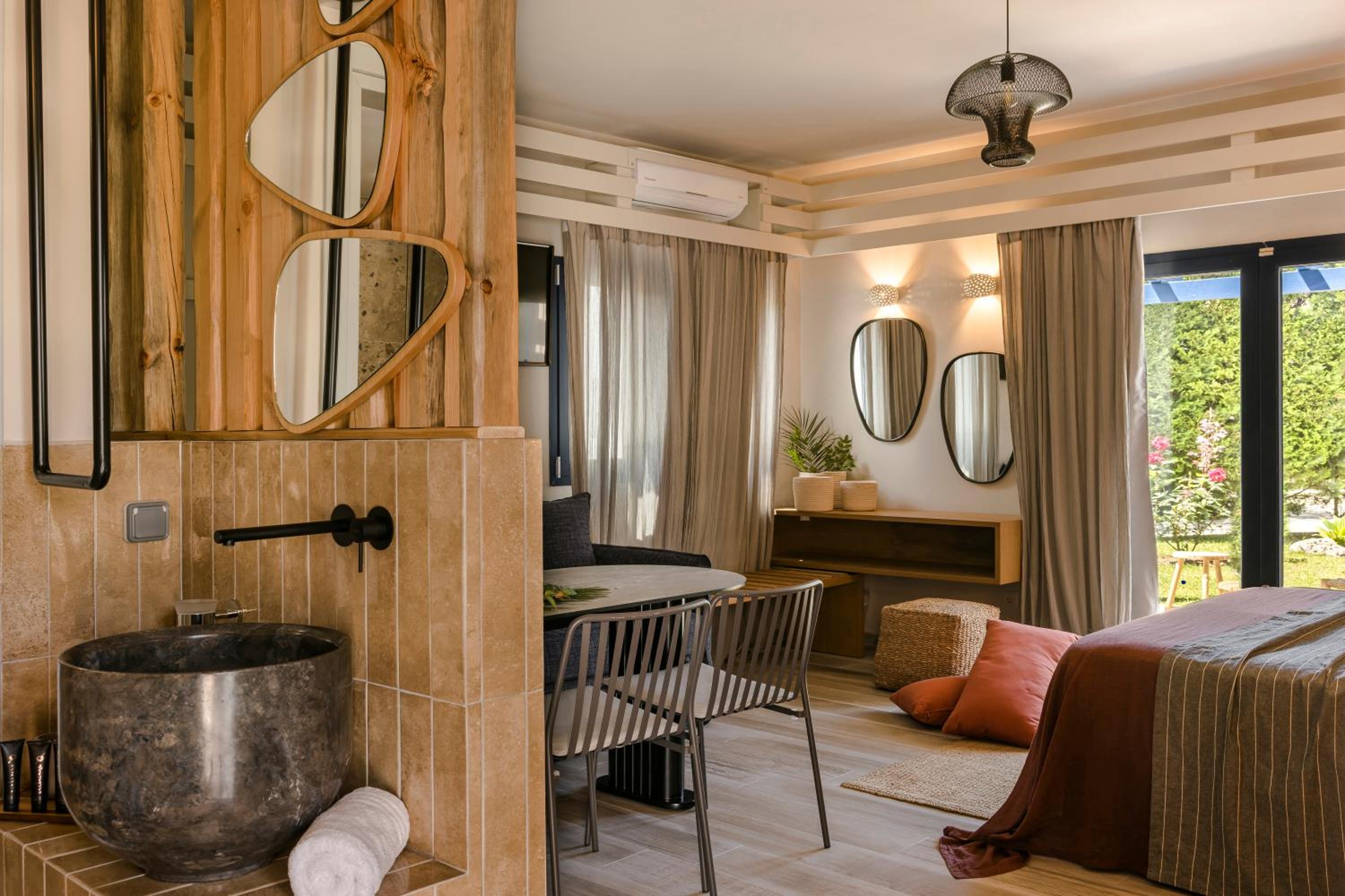 Deluxe Family Room - Photo 7