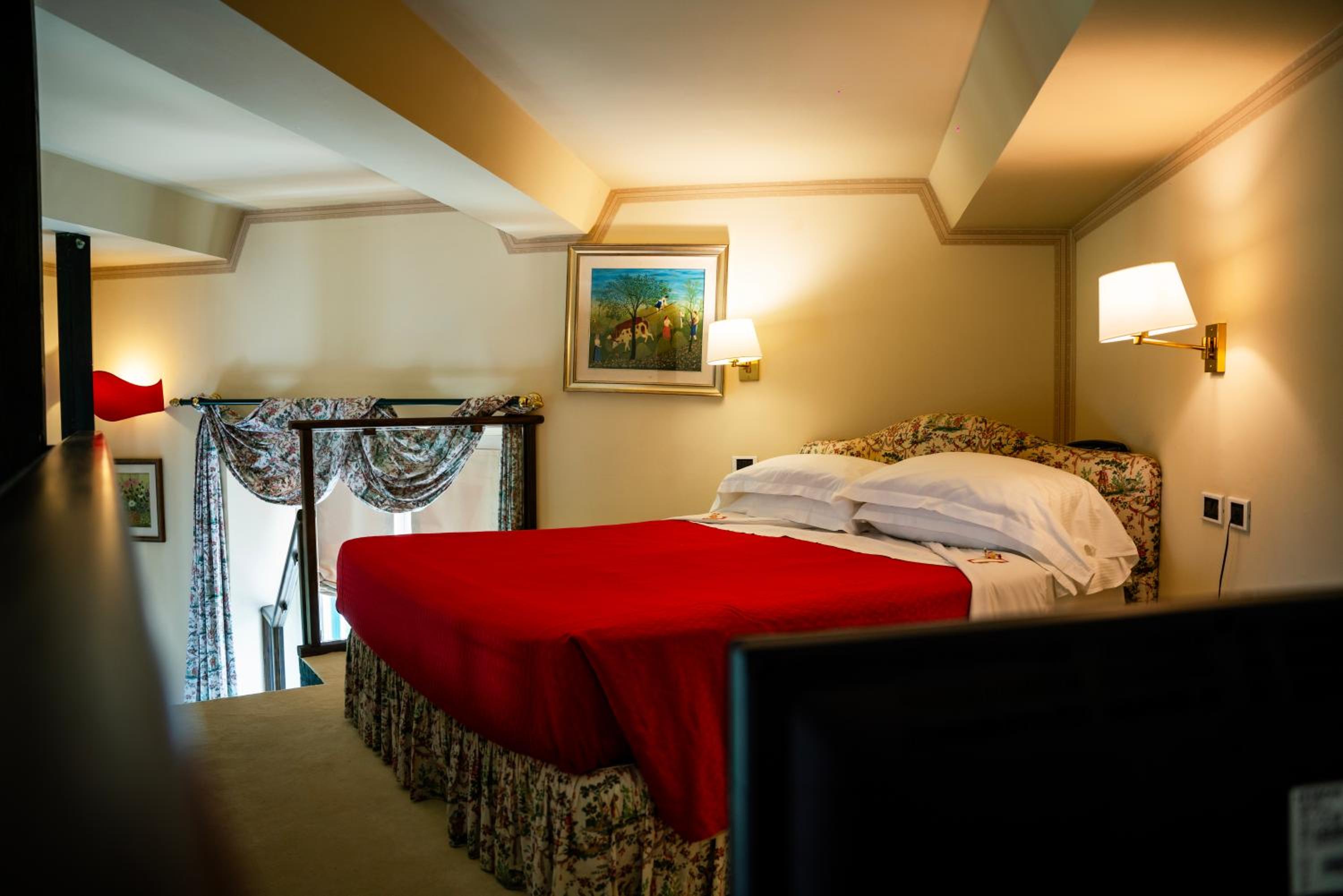 Suite - Photo 3