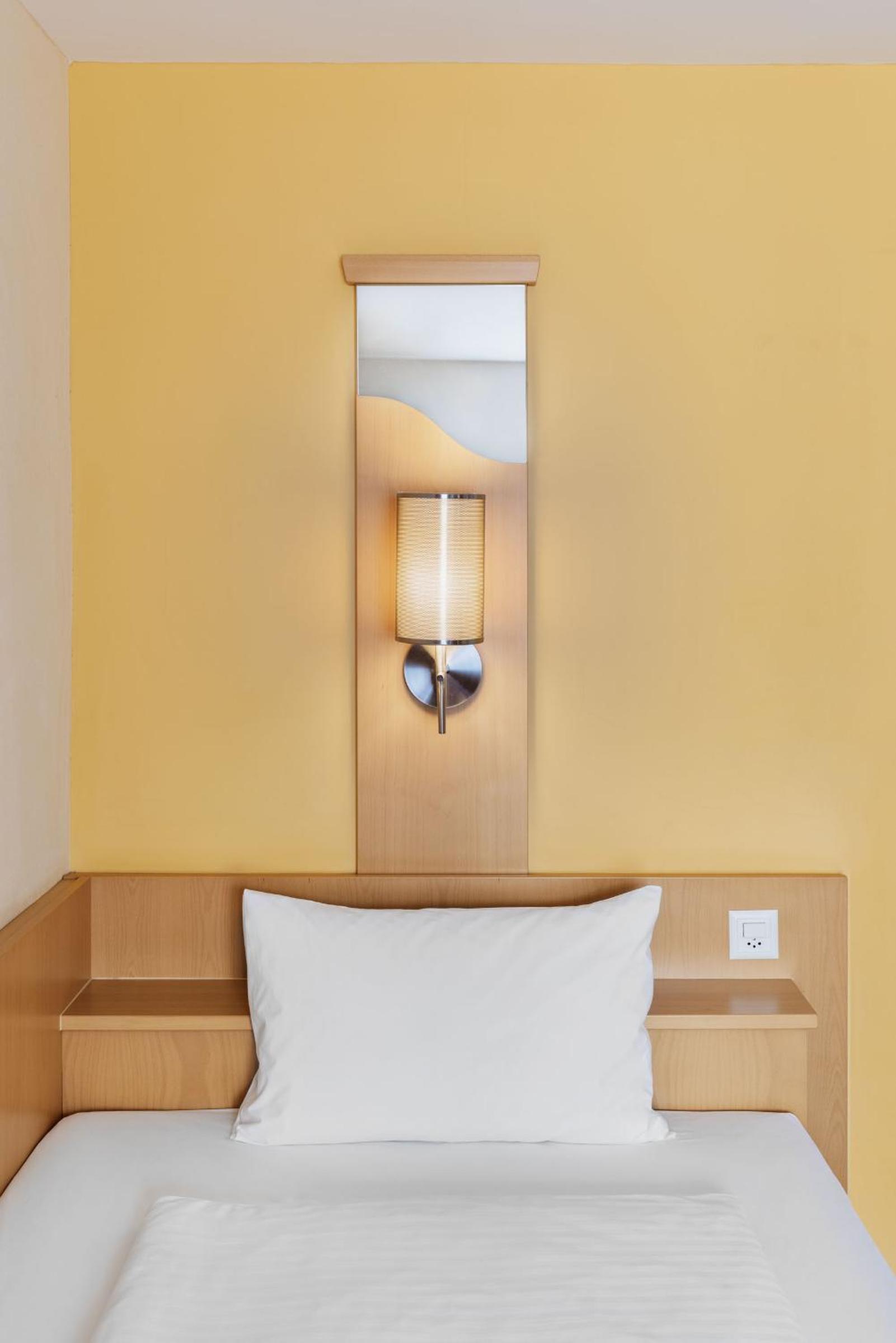 Single Room photo 3