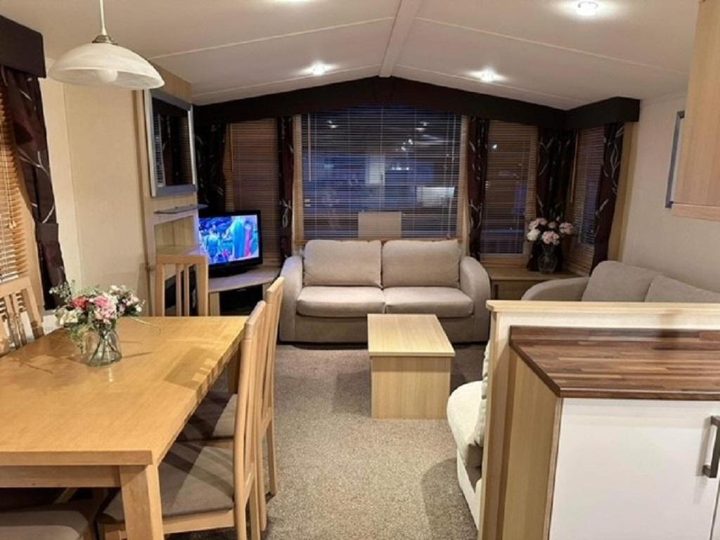 Mobile Home photo 1