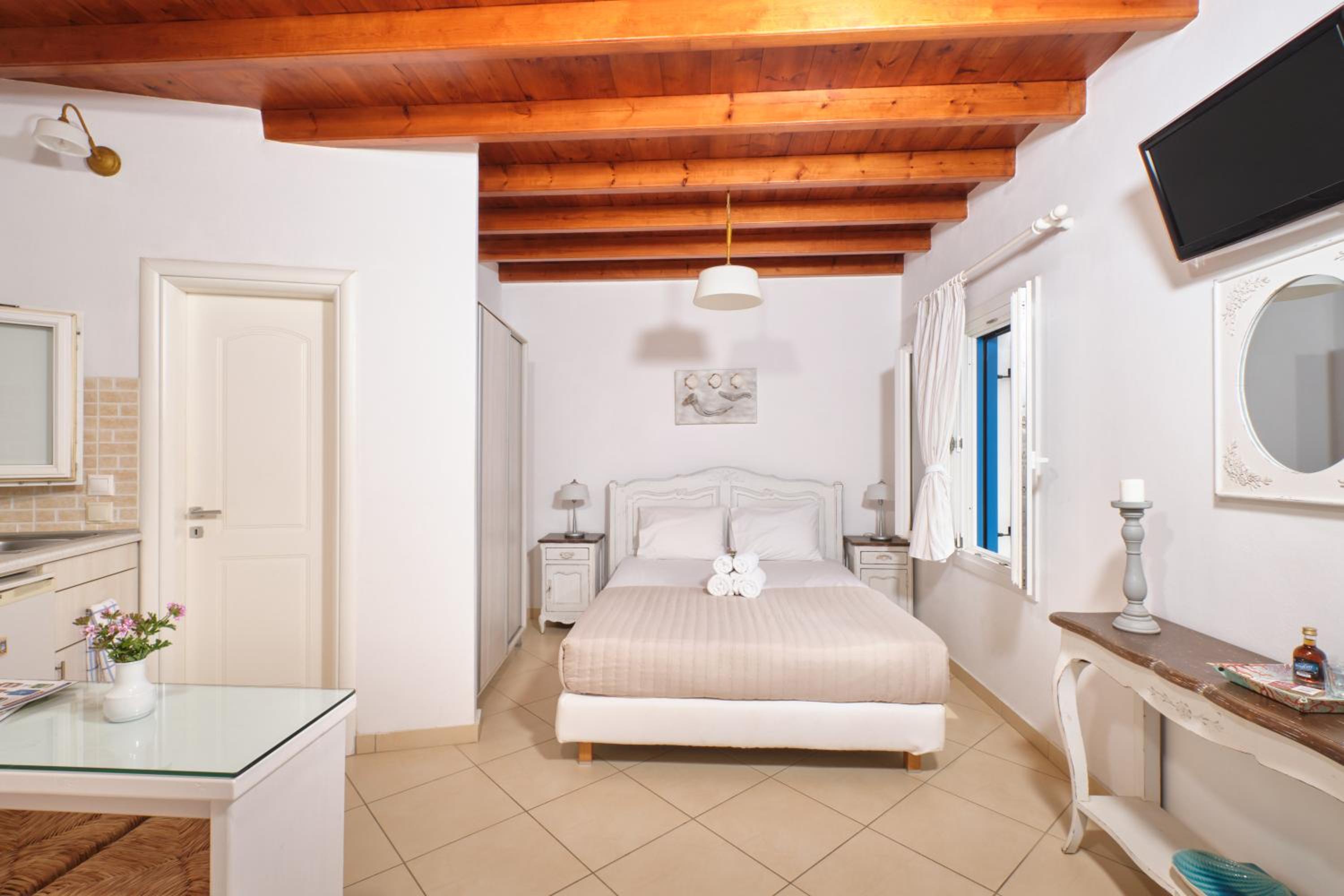 Studio with Sea View (2 Adults) - Photo 12