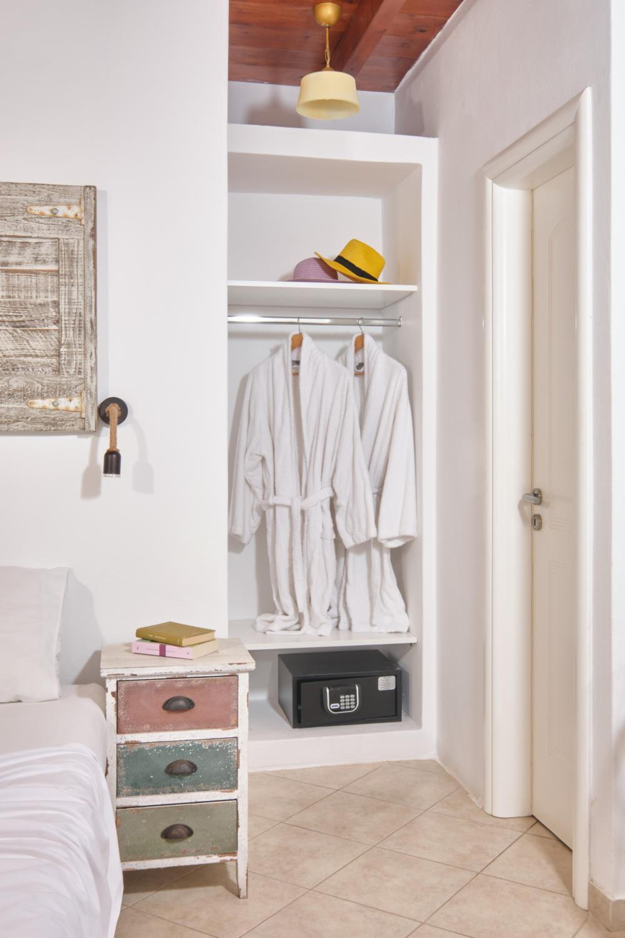 Double Room with Sea View - Photo 1