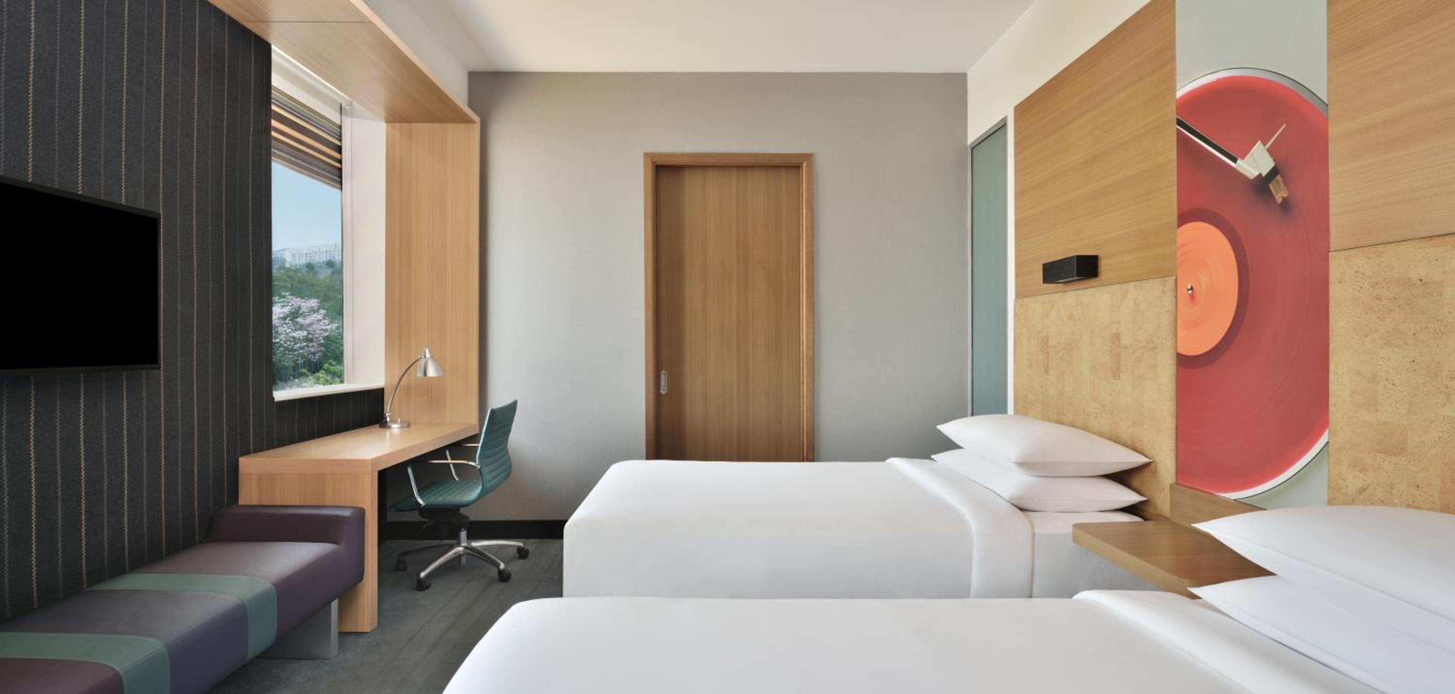 Guest room, 2 Twin/Single Bed(s), City view