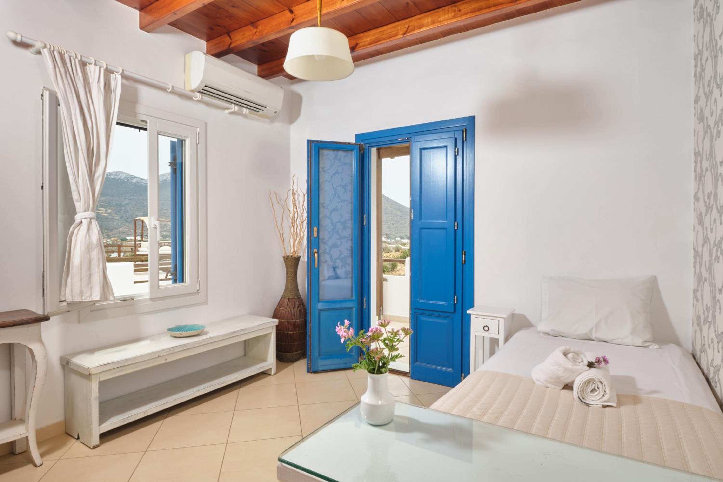 Studio with Sea View (2 Adults) - Photo 11