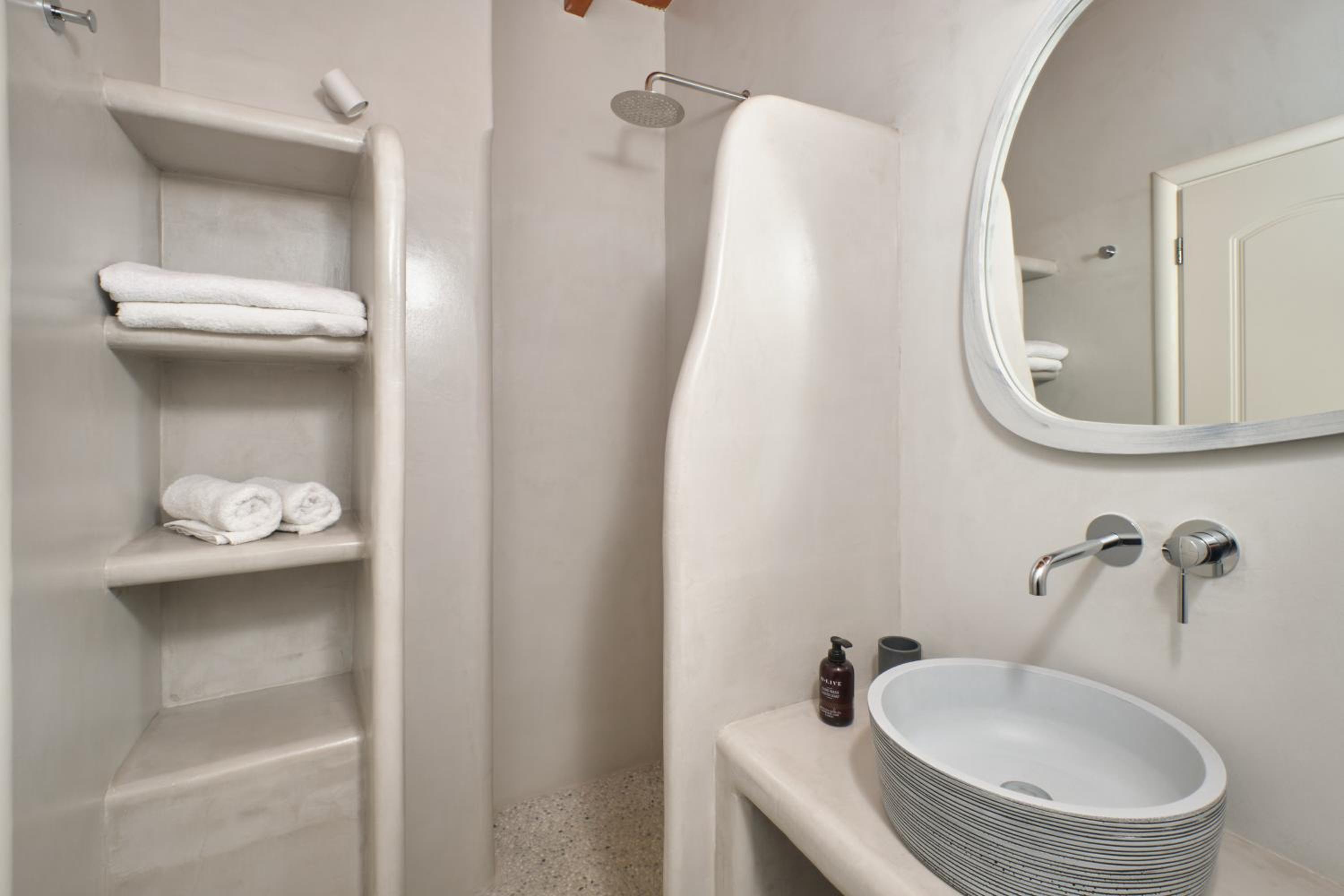 Studio with Sea View (2 Adults) - Photo 3