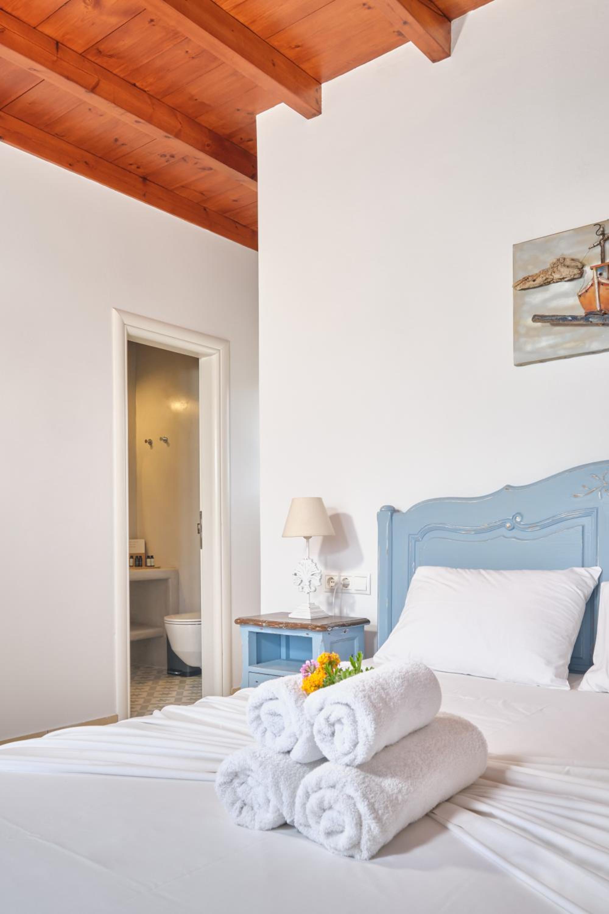 Studio with Sea View (2 Adults) - Photo 2