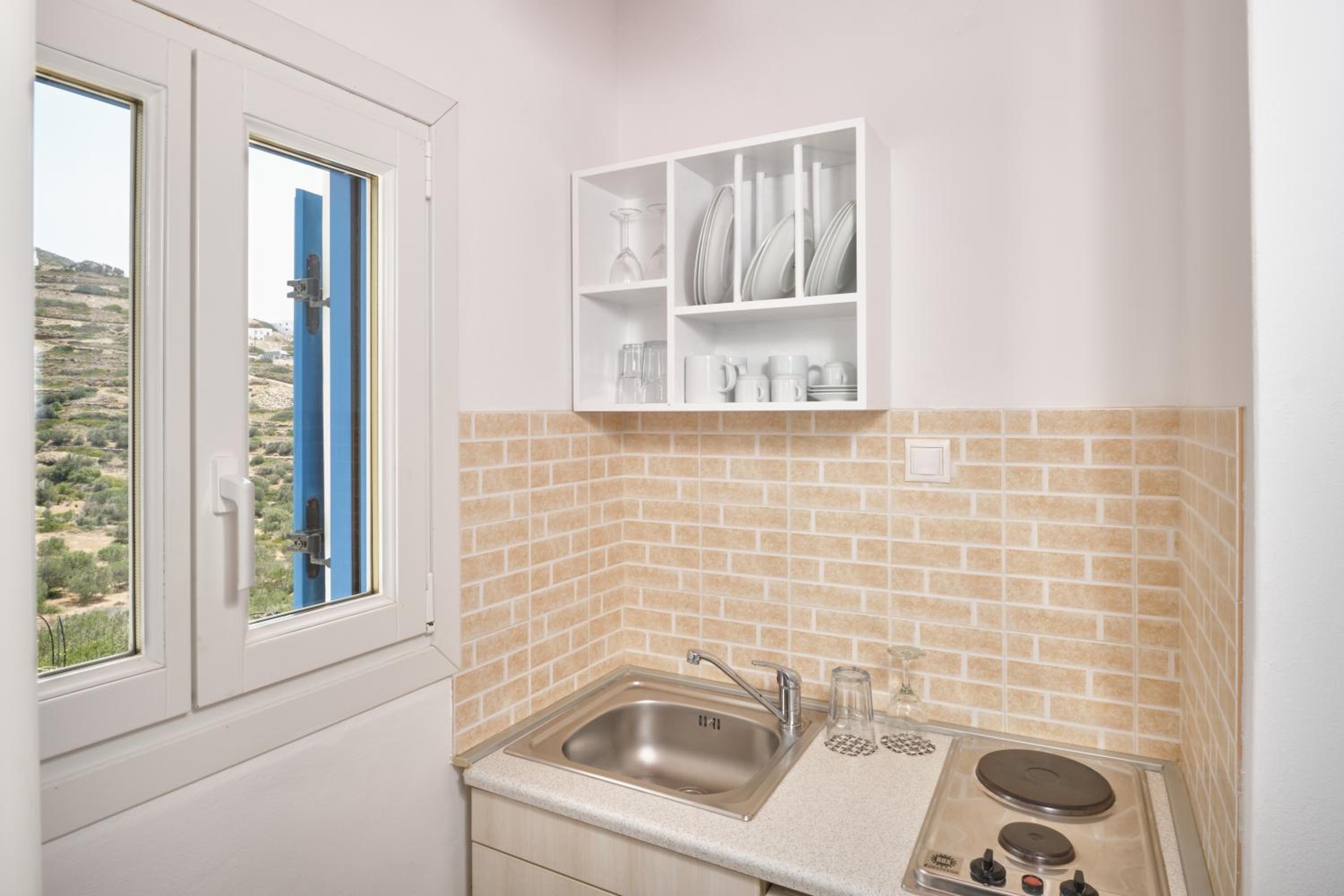 Studio with Sea View (3 Adults) - Photo 8