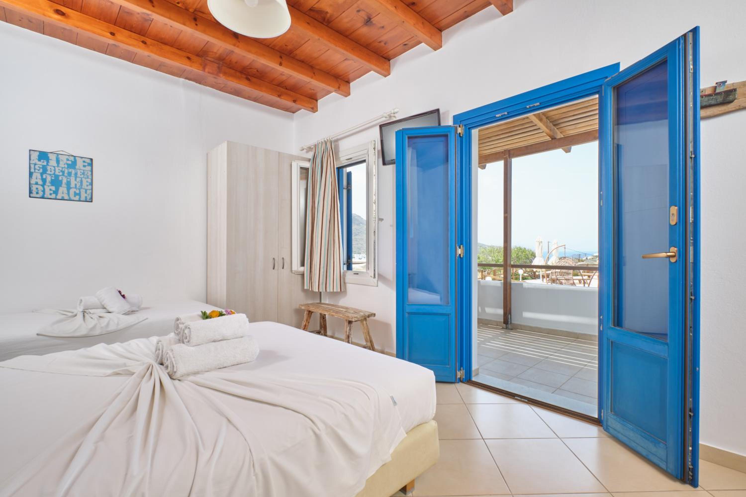 Studio with Sea View (3 Adults) - Photo 9