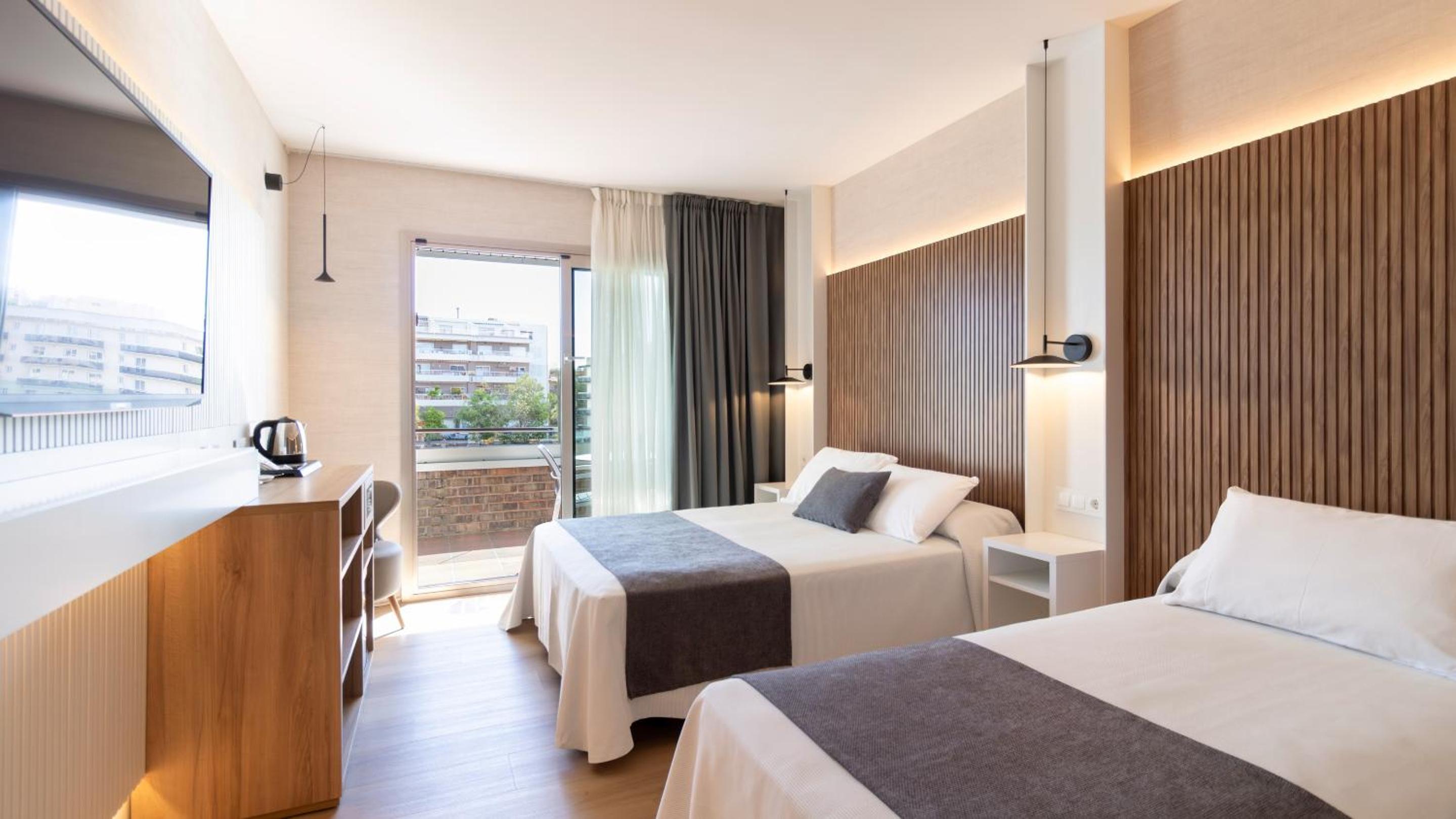 Double Room with Pool View - Photo 1