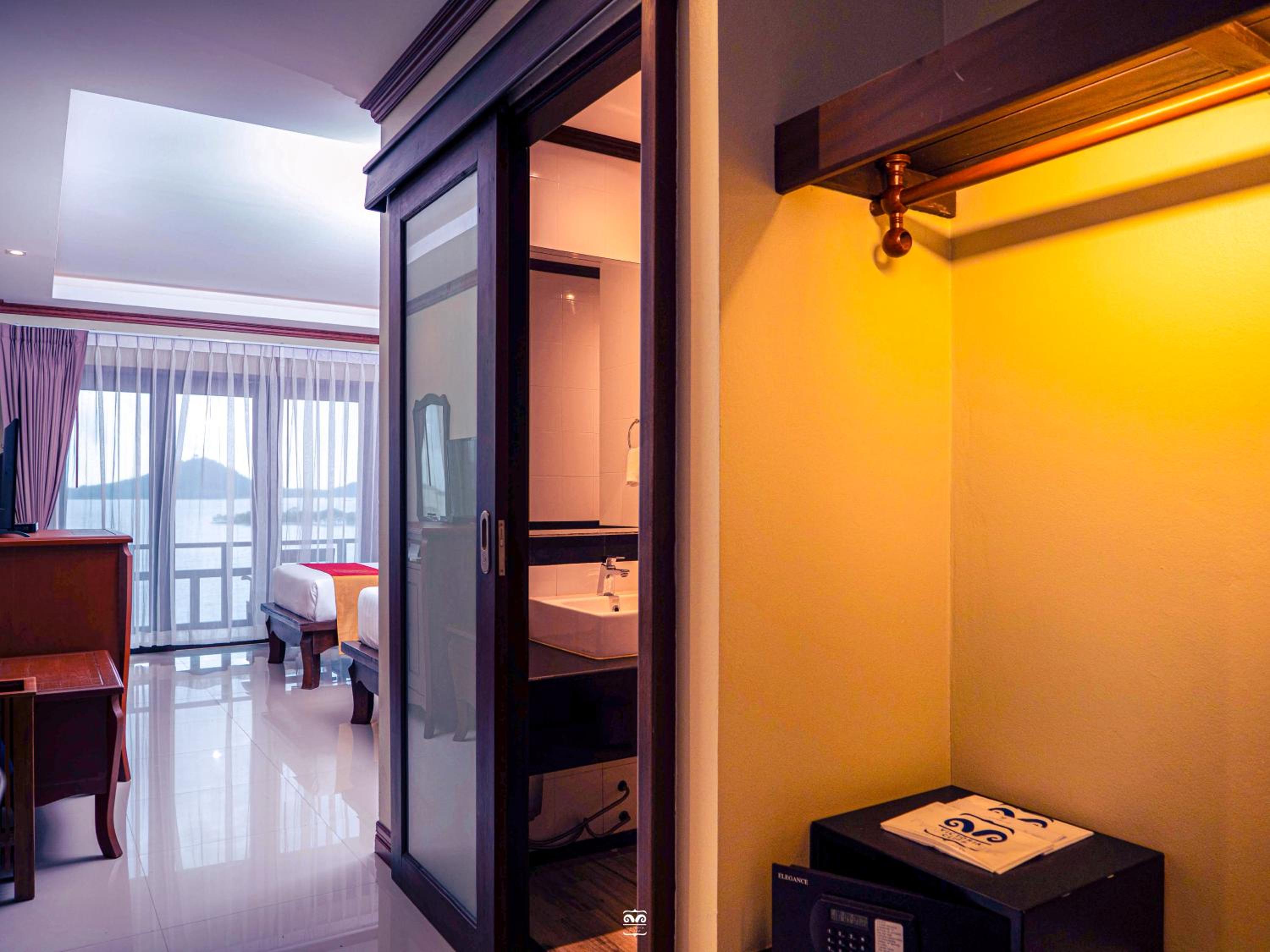 Deluxe Double or Twin Room with Ocean View