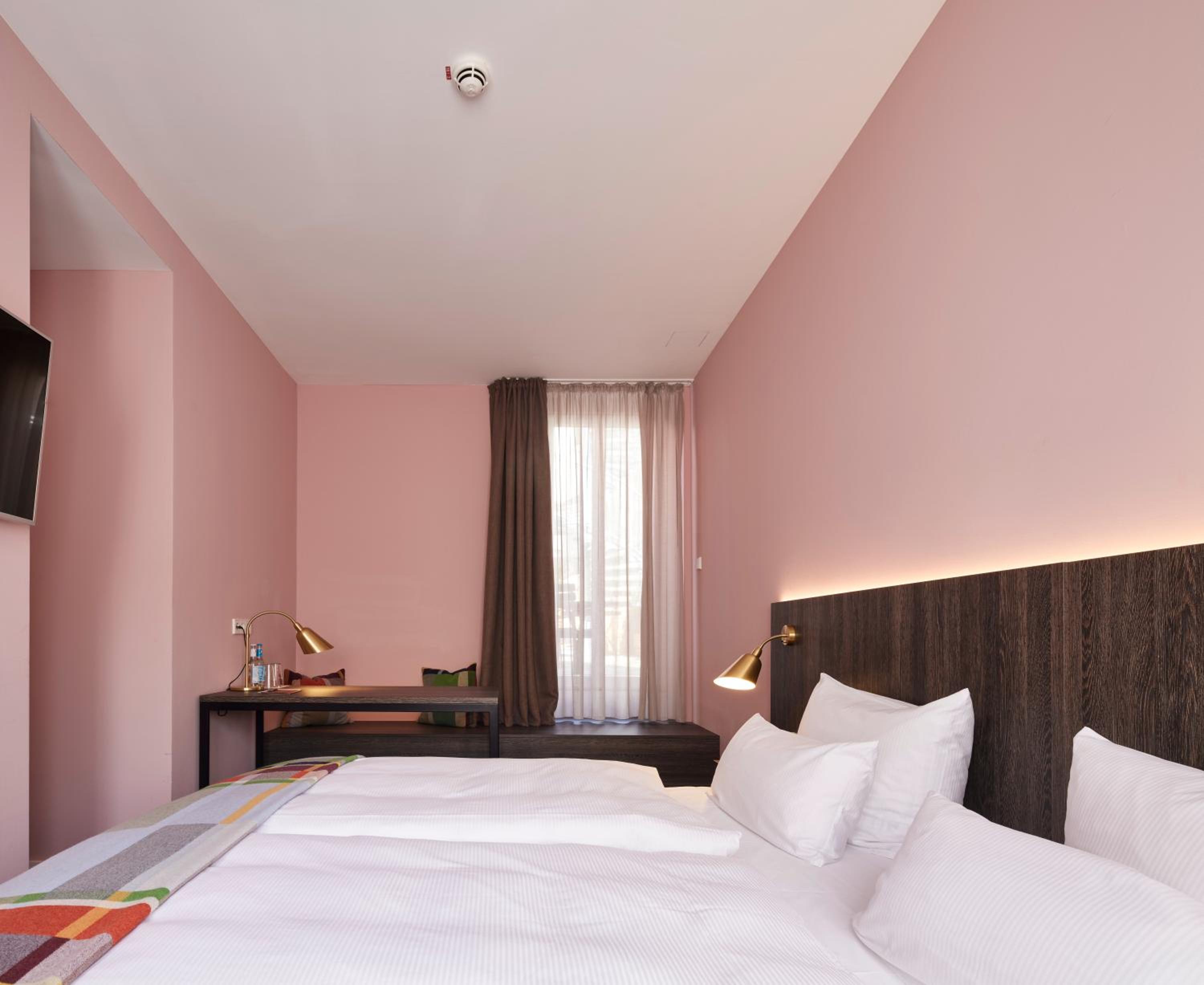 Comfort Room with Kingsize Bed  - Photo 11