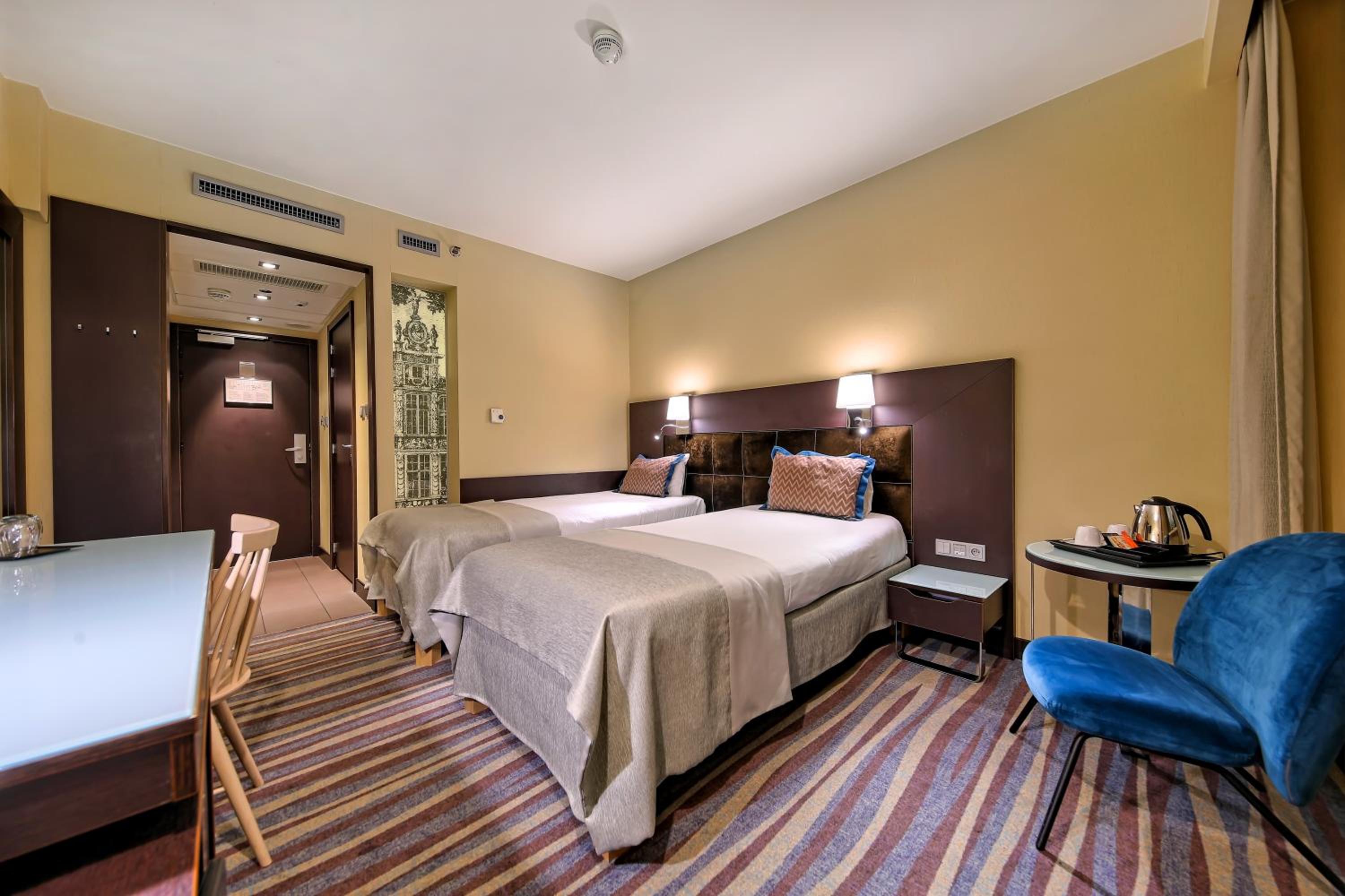 Standard Twin Room - Photo 5