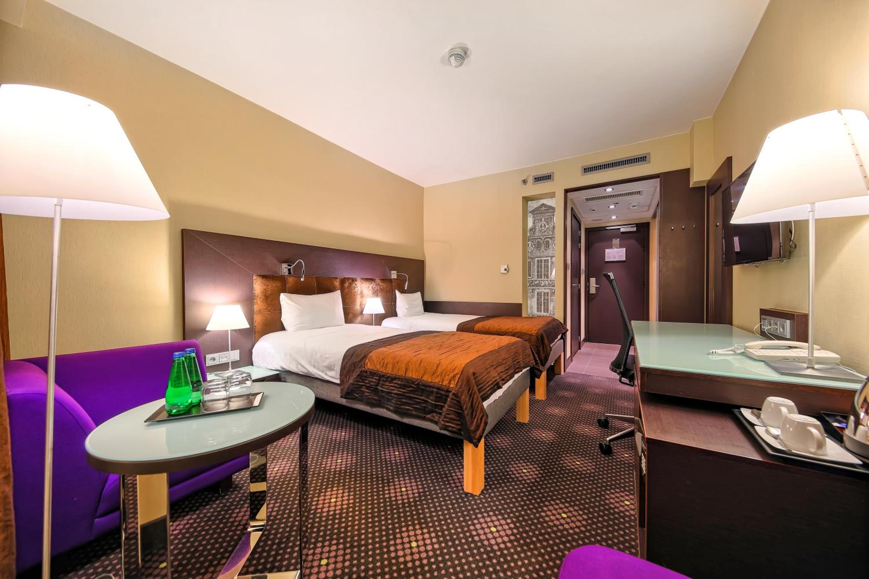 Standard Twin Room - Photo 2