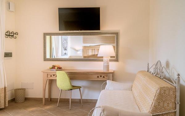Suite with Lake View - Photo 2