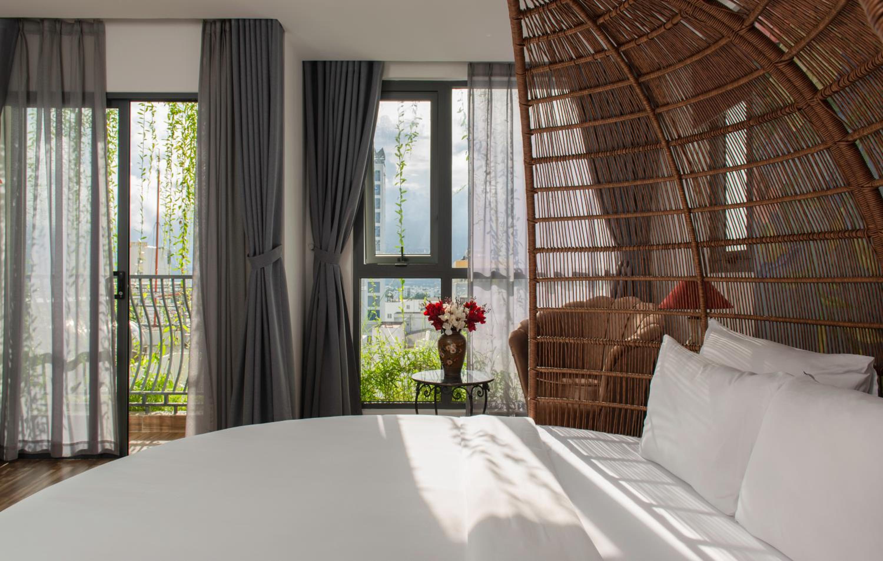 Suite - Photo 10