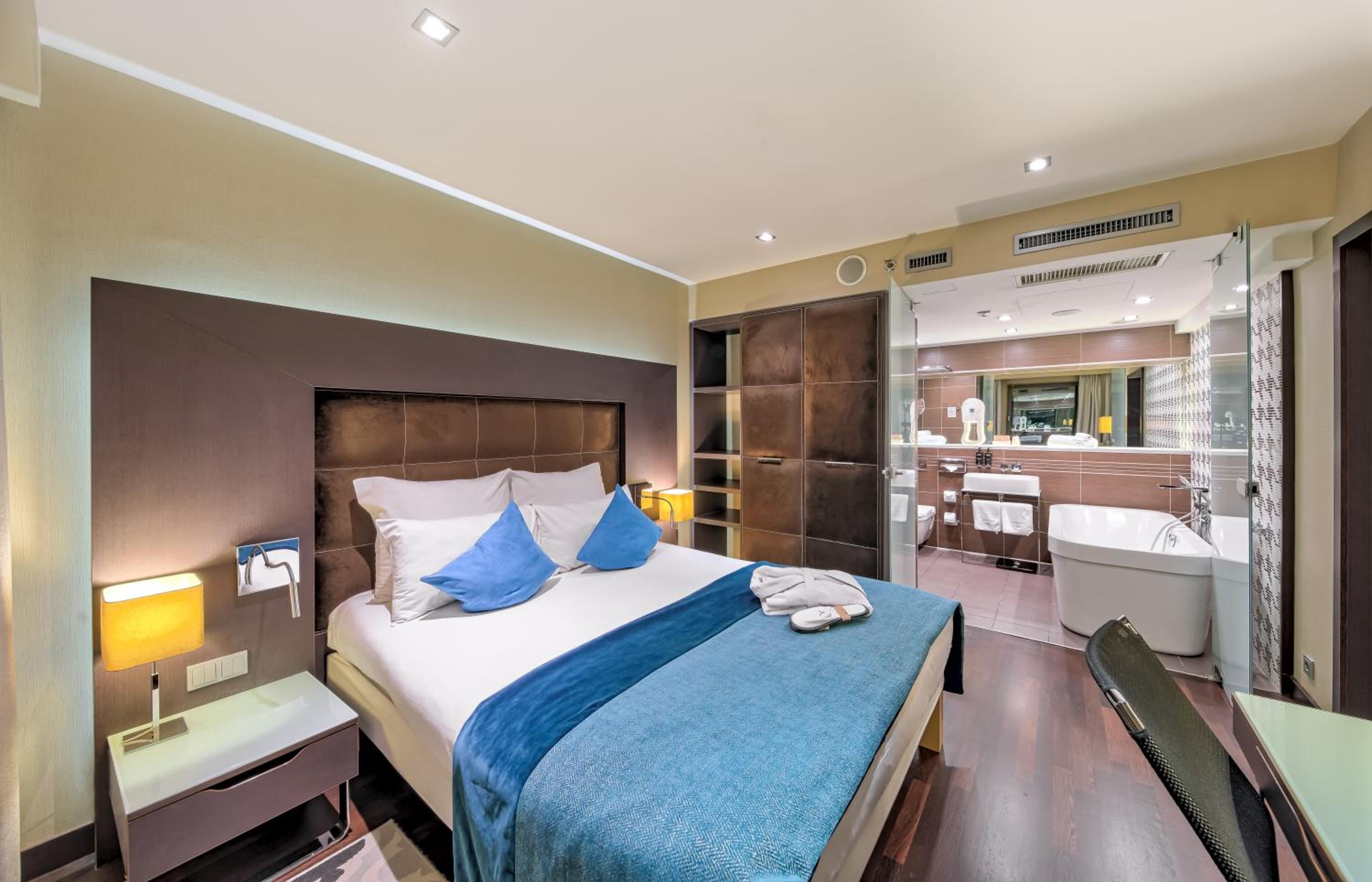 Superior Suite - Photo 6