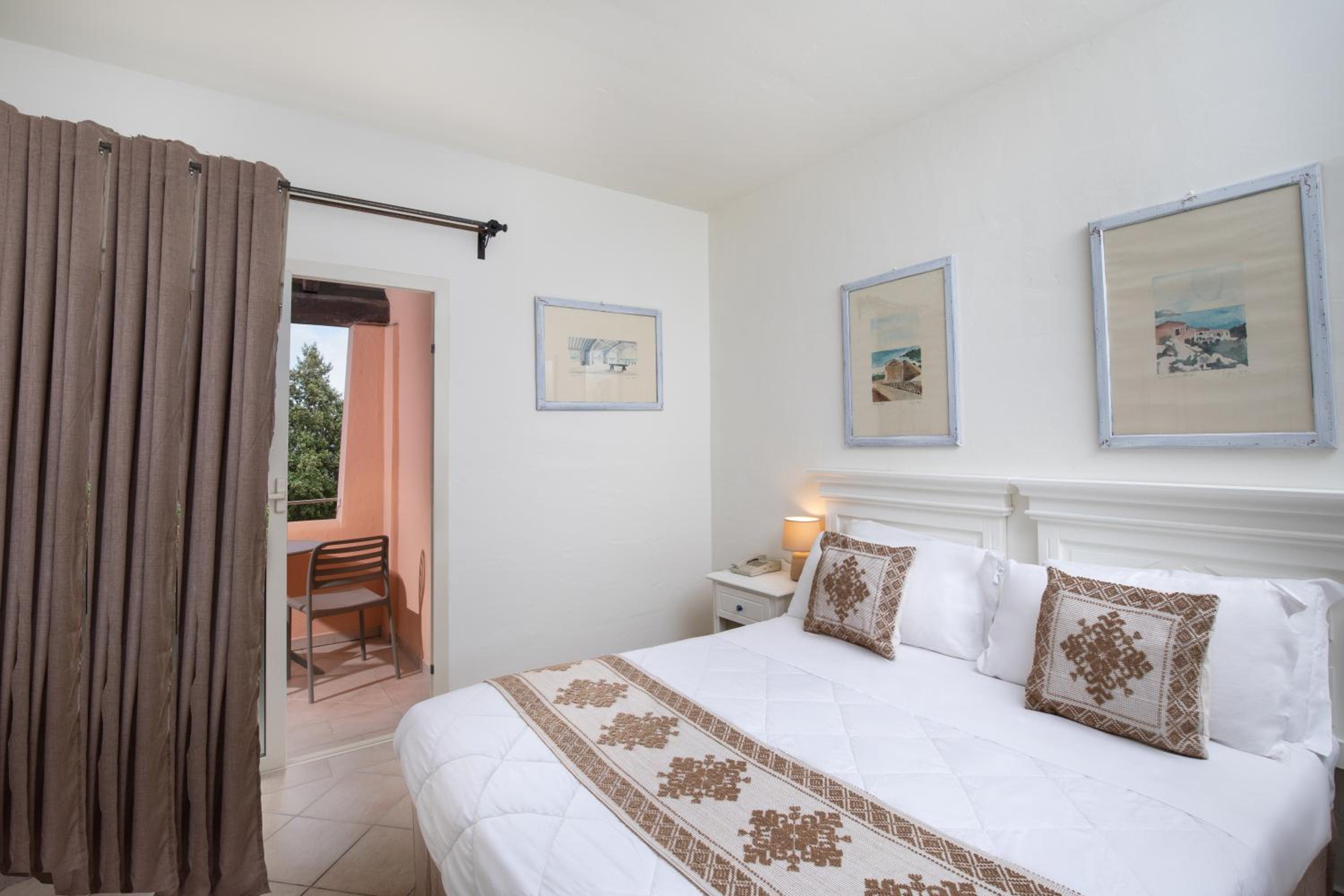 Classic Family Room ( 2 adults + 2 child)