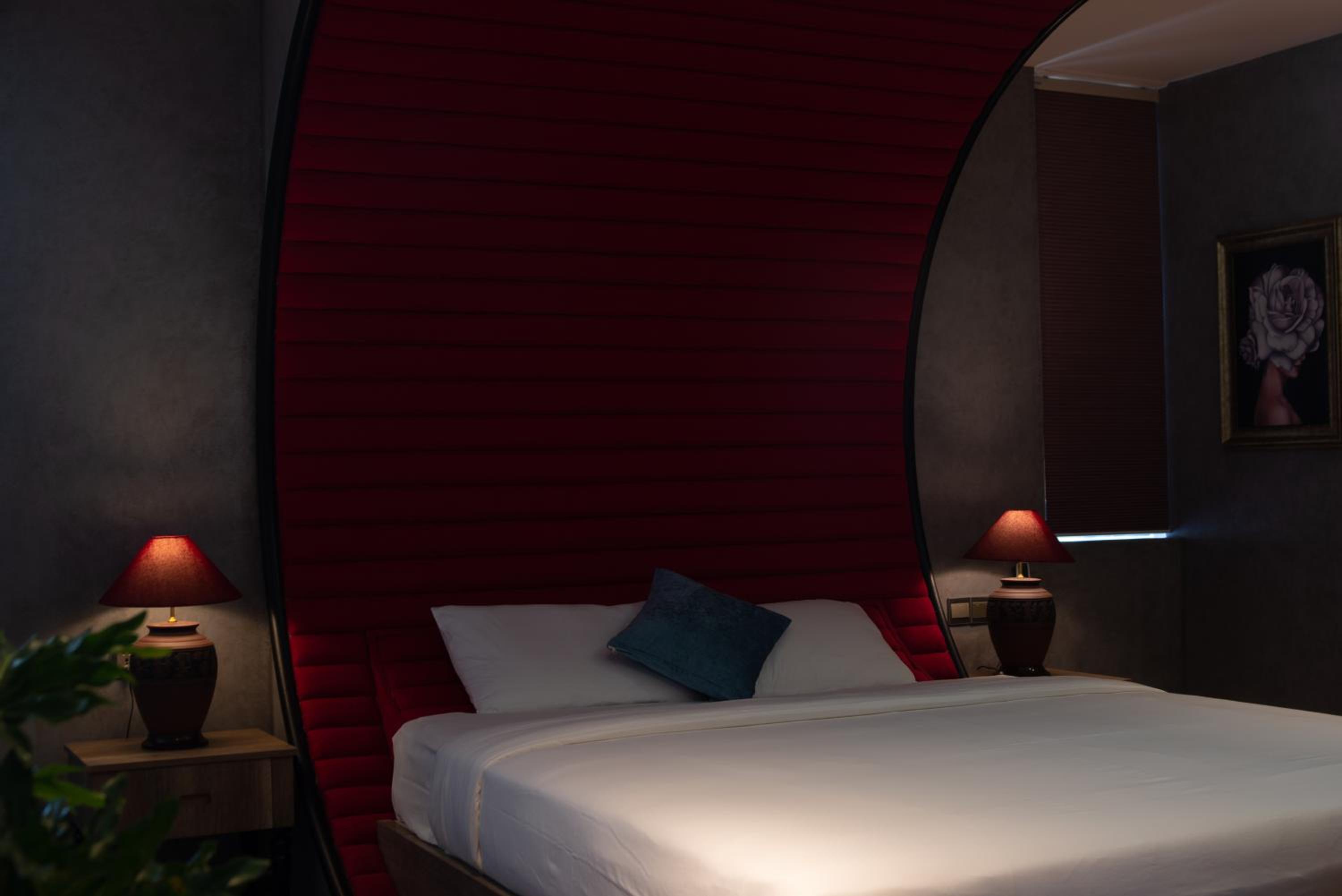 Executive Suite - Photo 6