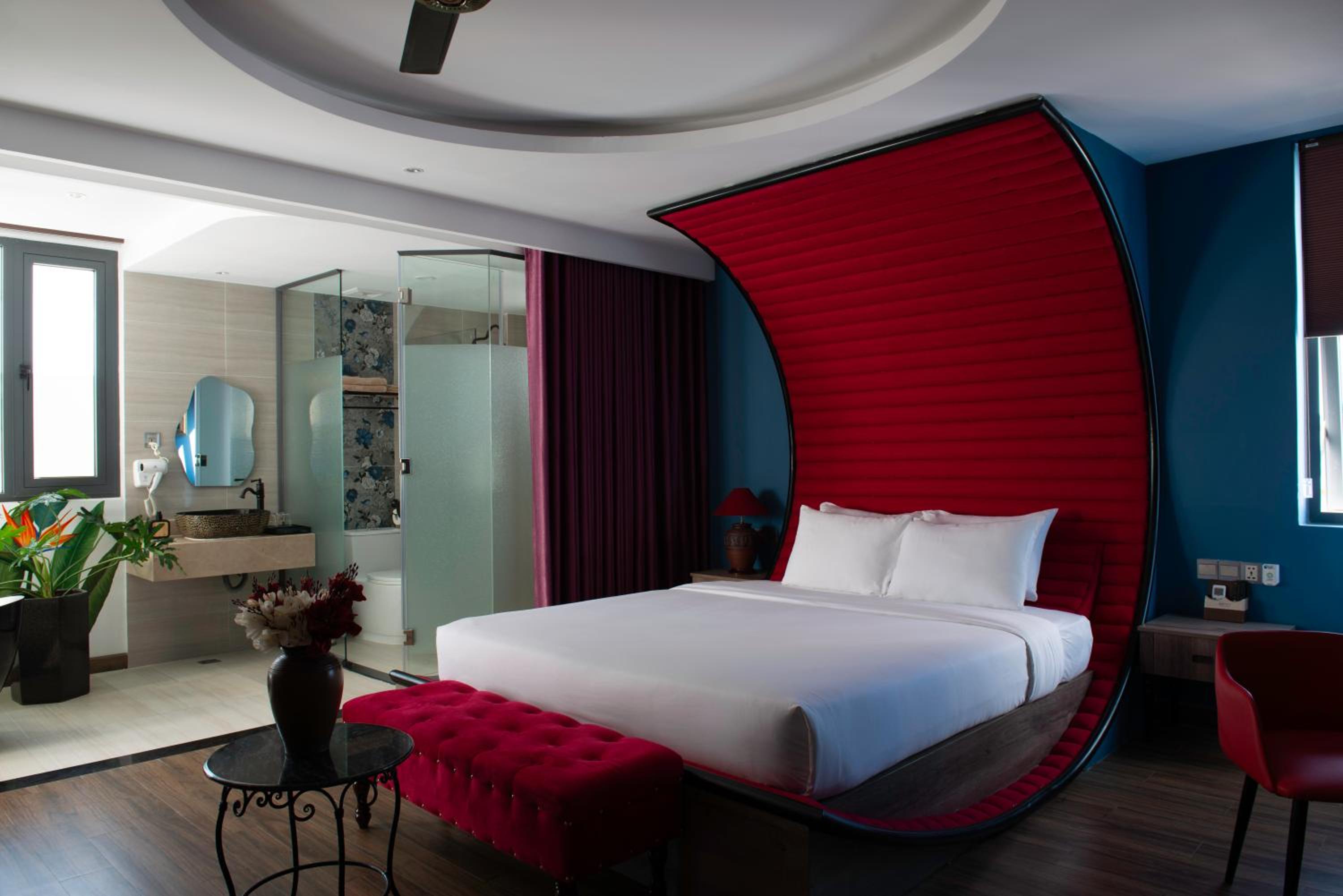 Executive Suite - Photo 7