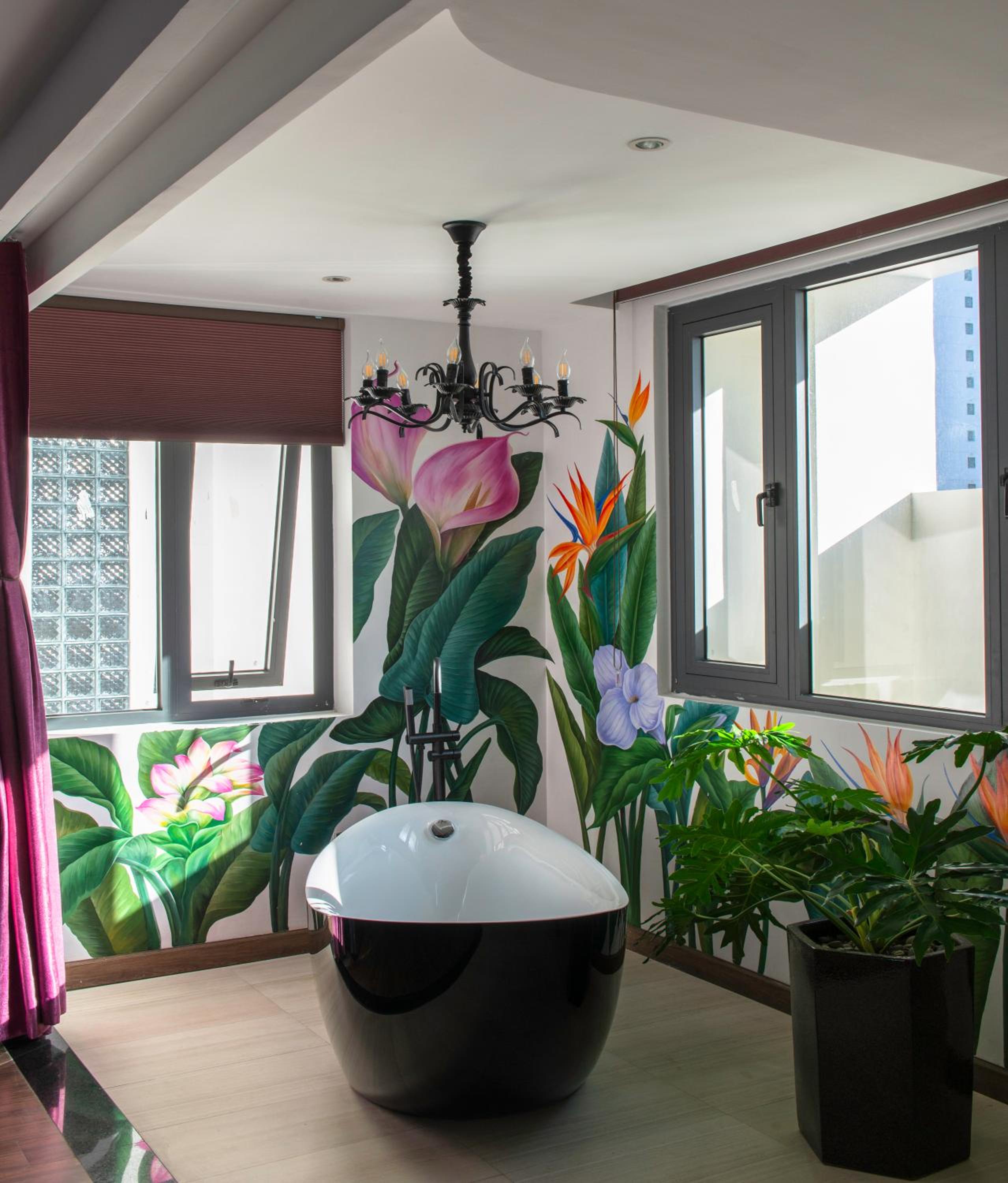 Executive Suite - Photo 9