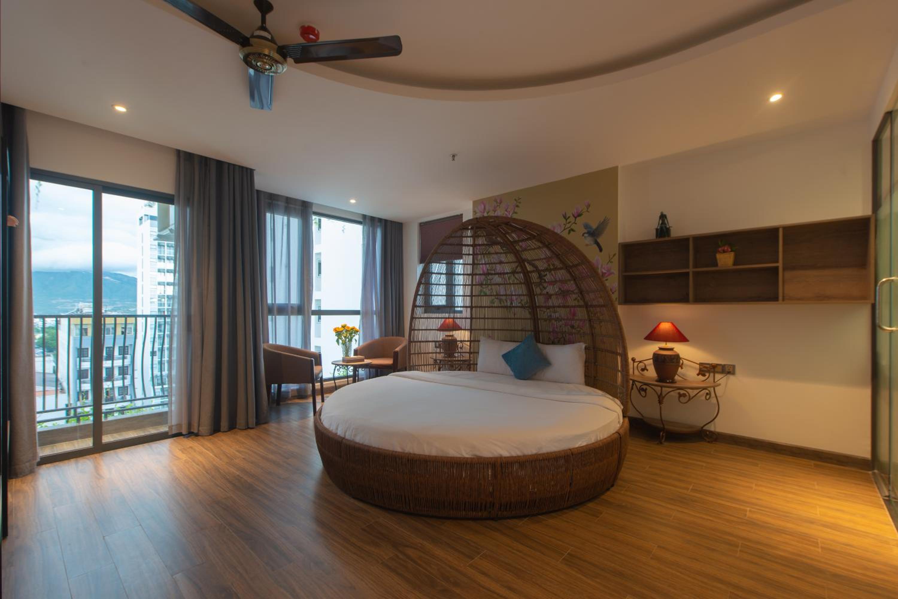 Suite - Photo 1