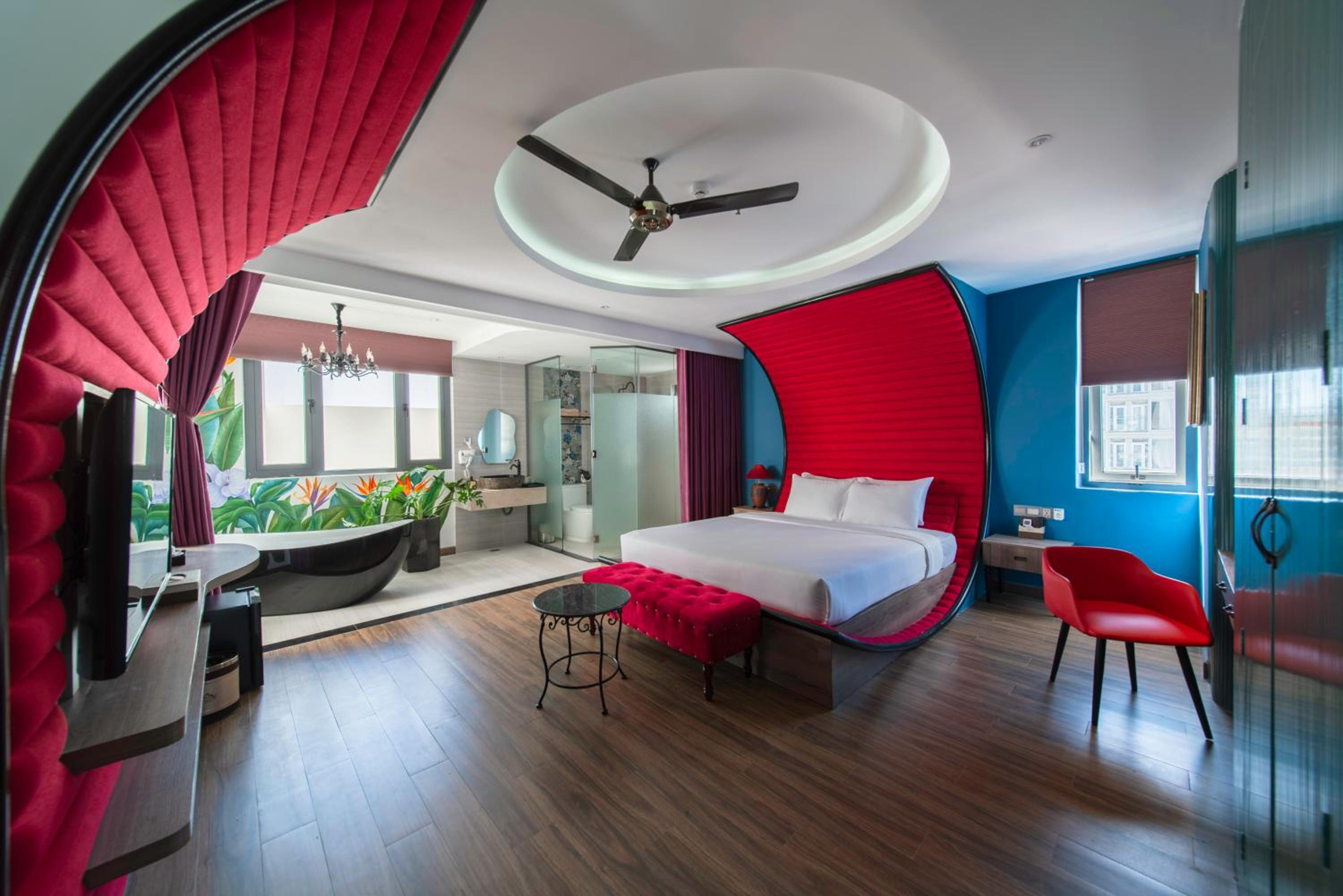 Executive Suite - Photo 18