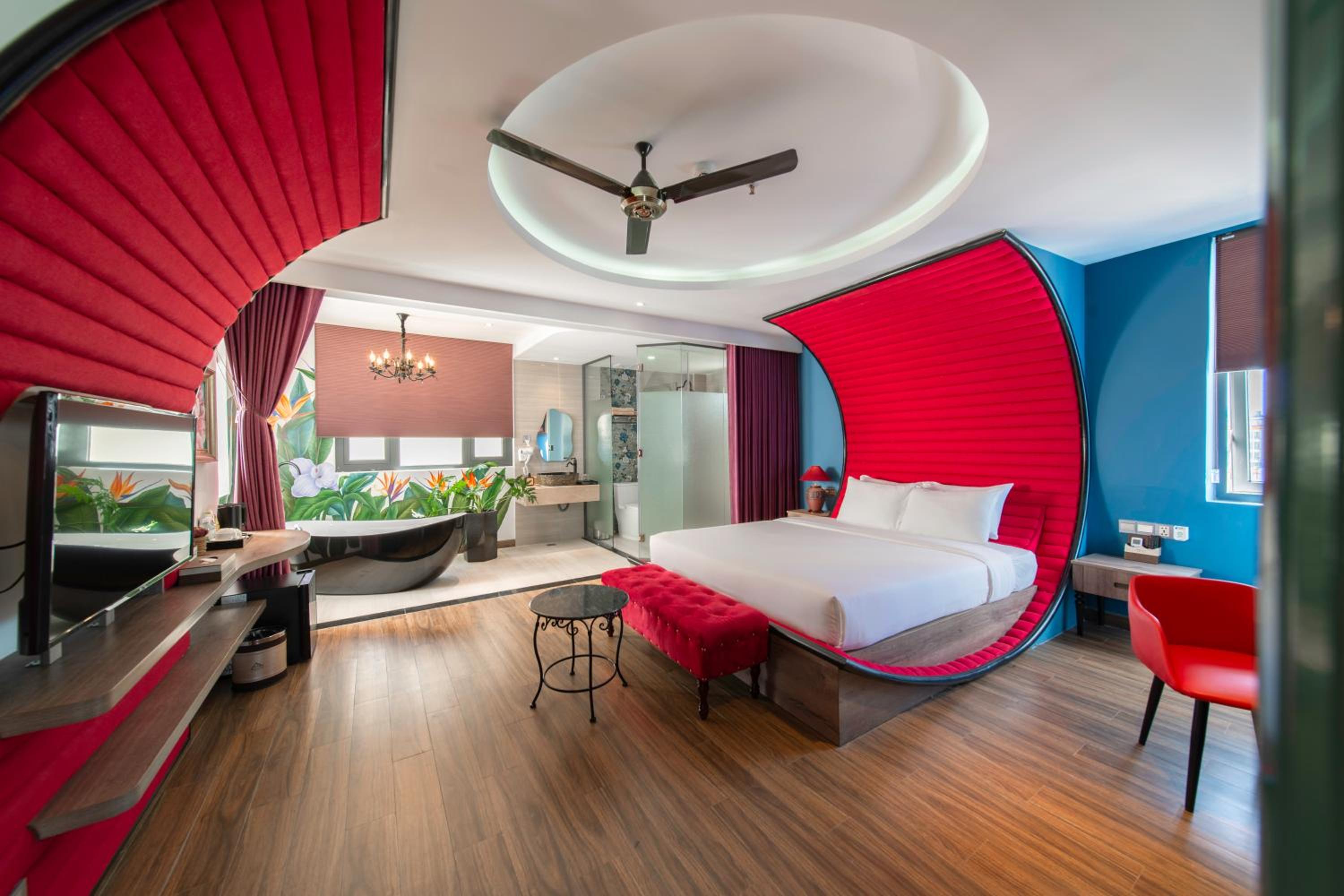 Executive Suite - Photo 1