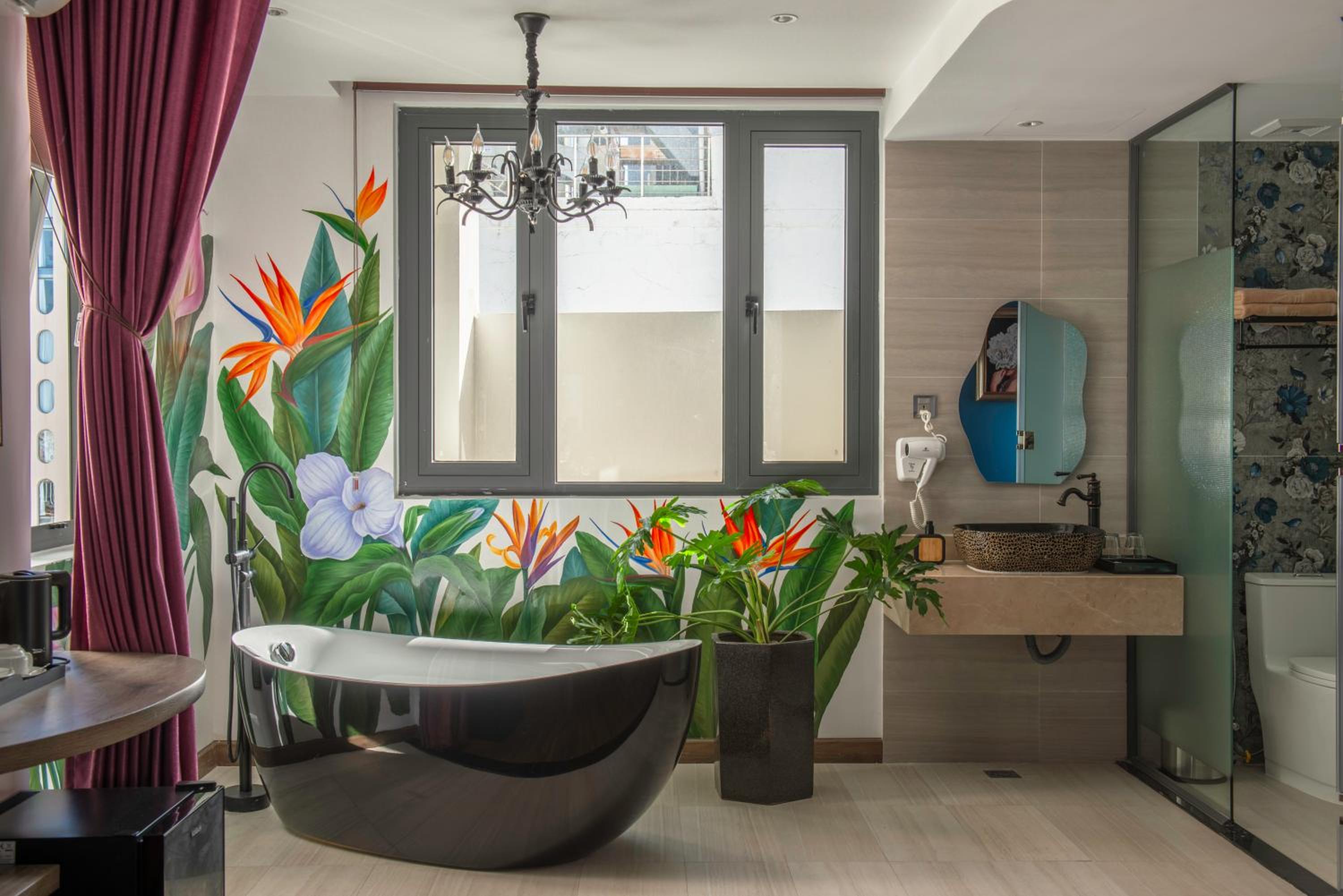 Executive Suite - Photo 13