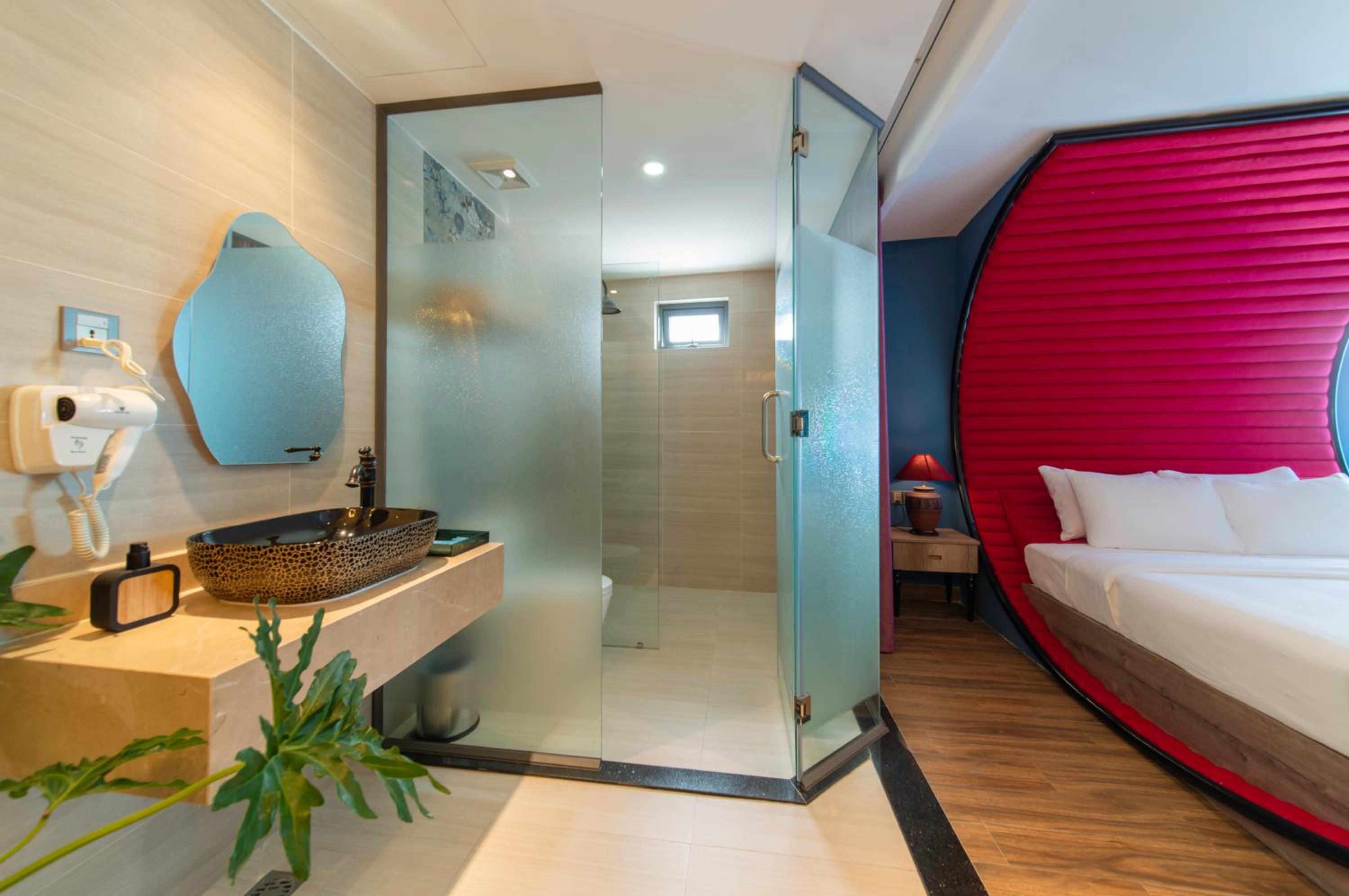 Executive Suite - Photo 22