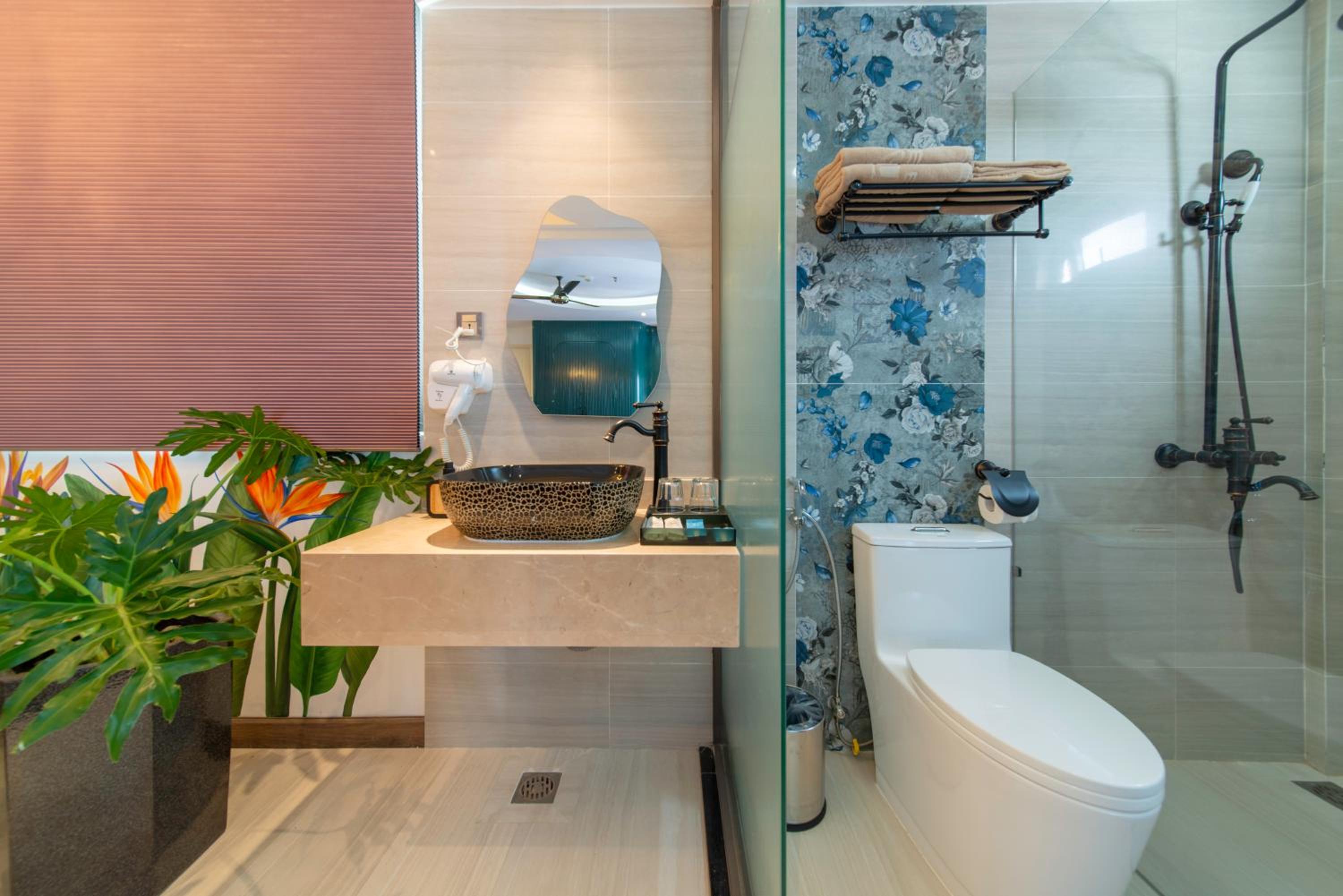 Executive Suite - Photo 26