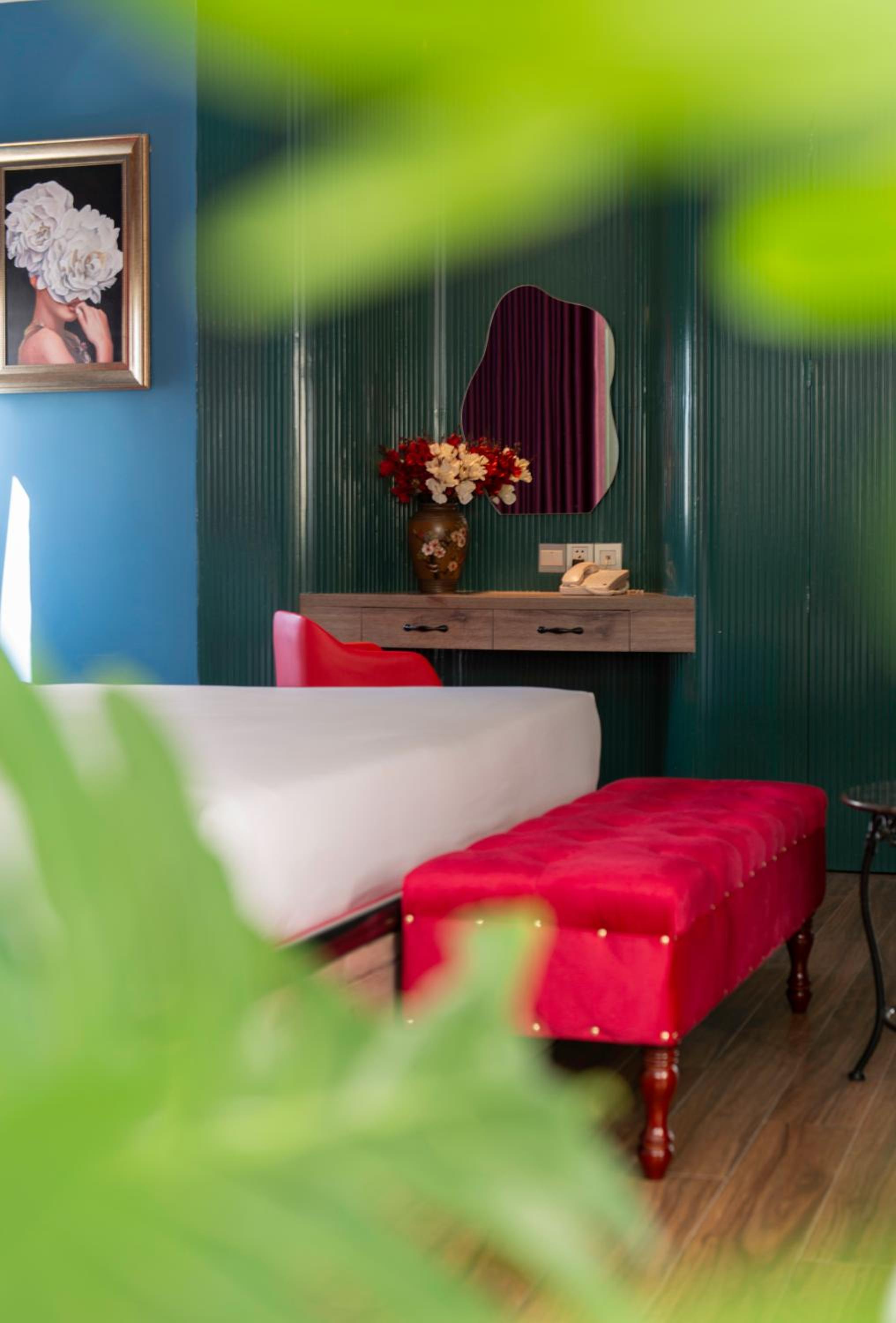 Executive Suite - Photo 25