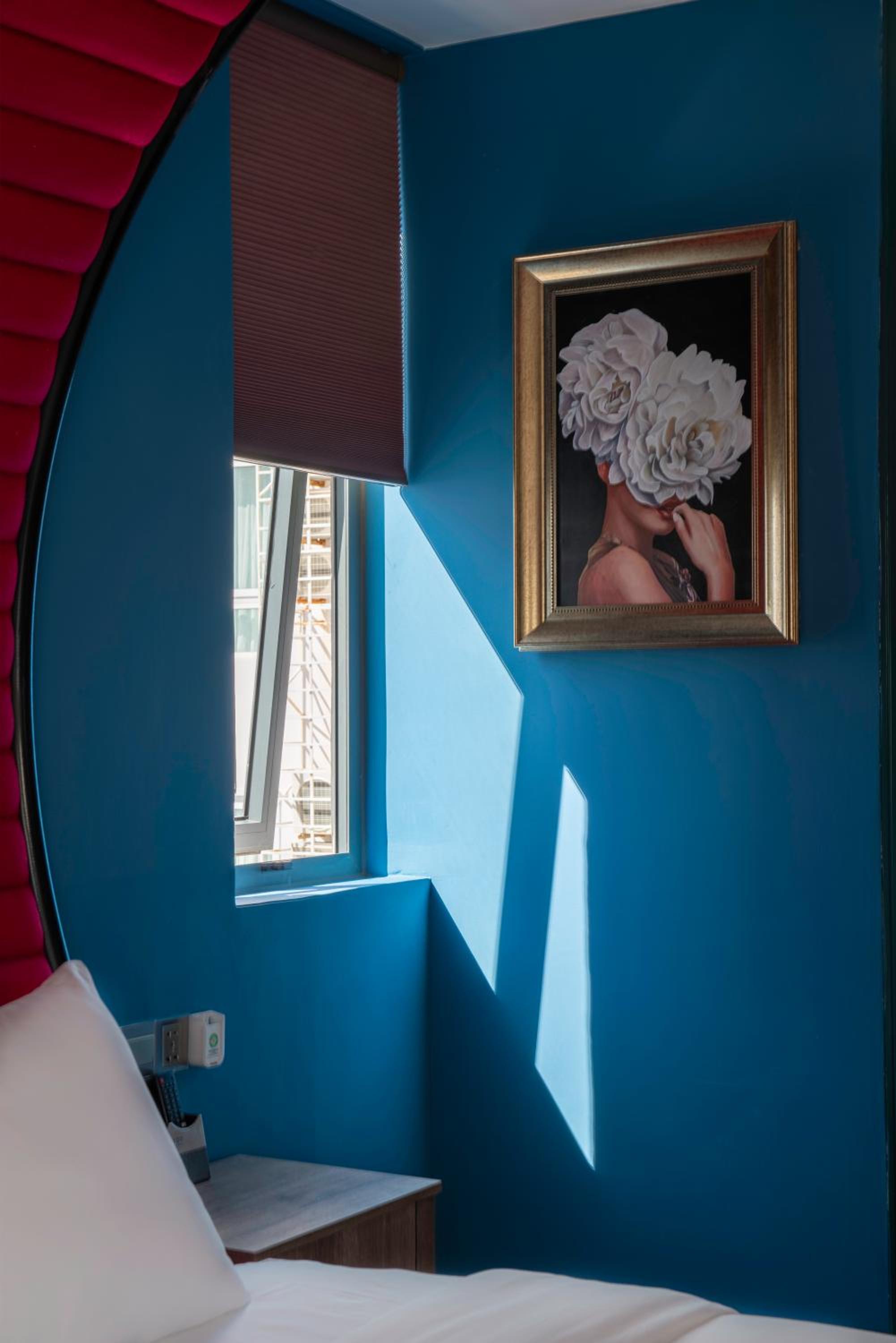 Executive Suite - Photo 28