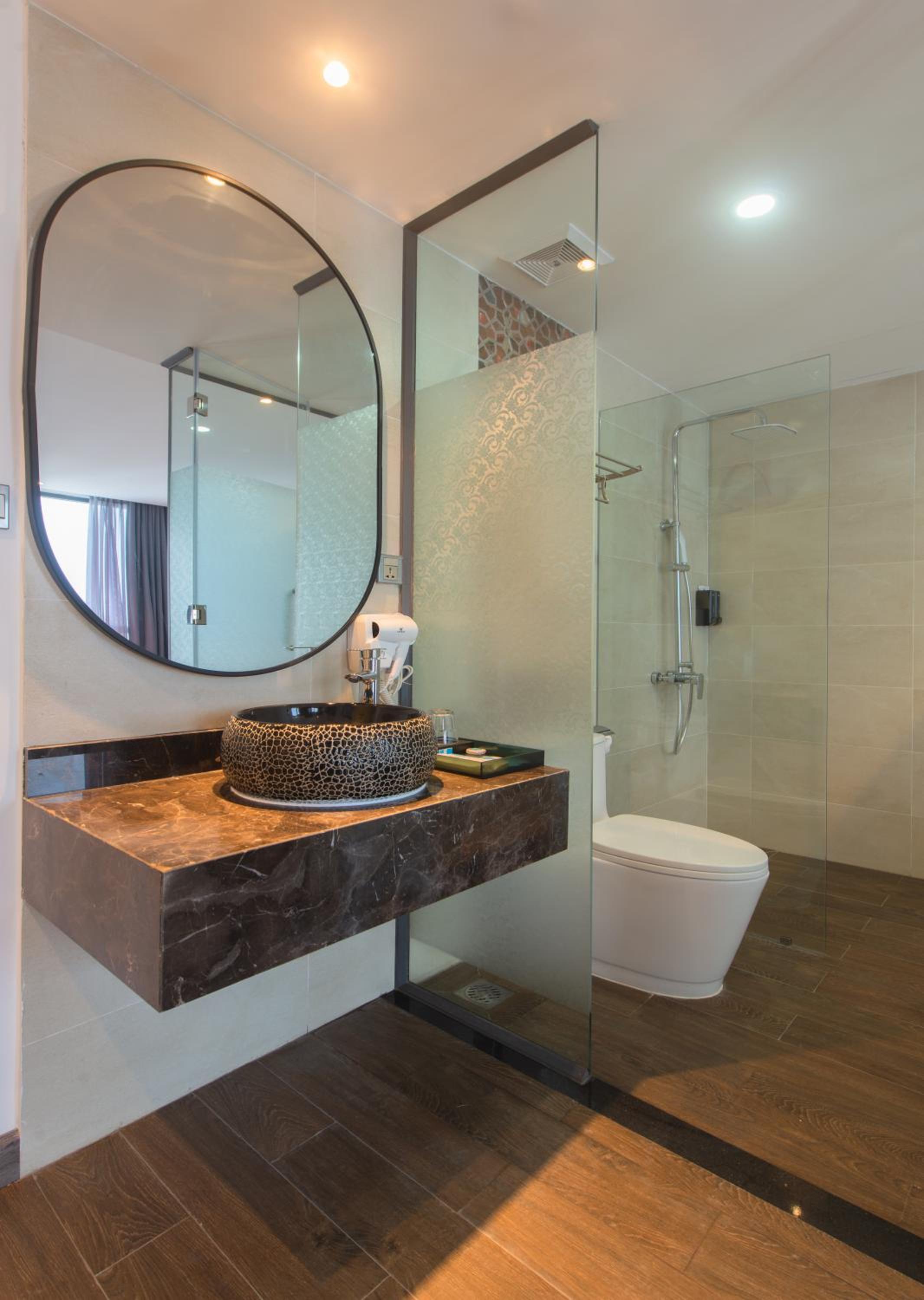 Executive Suite - Photo 27