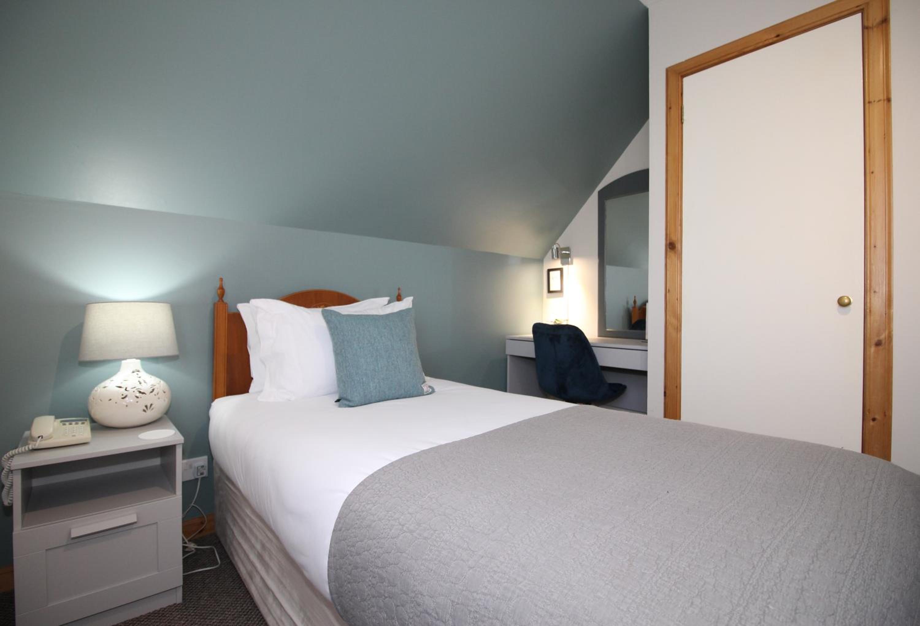 Single Room photo 2