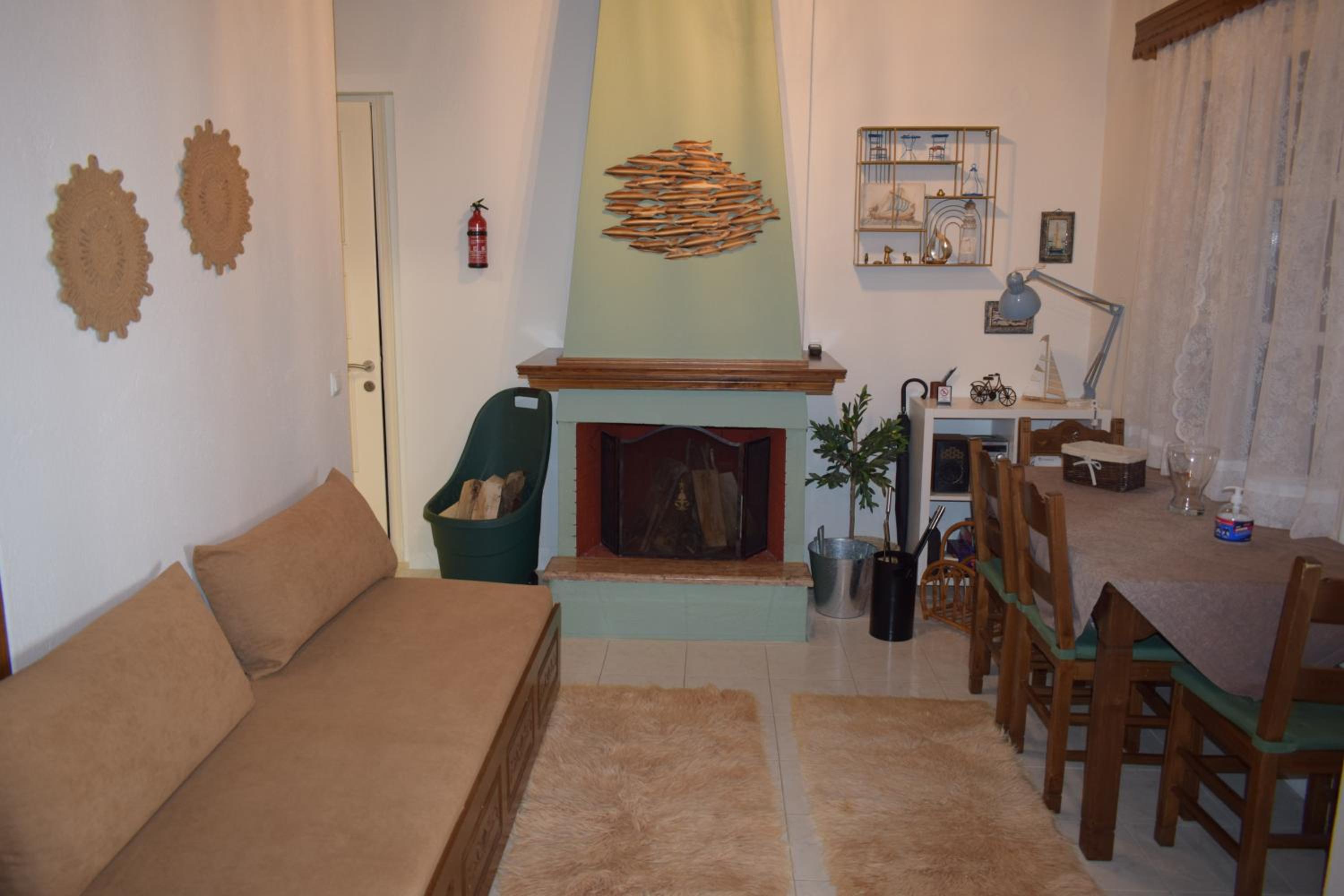 One-Bedroom Apartment photo 1