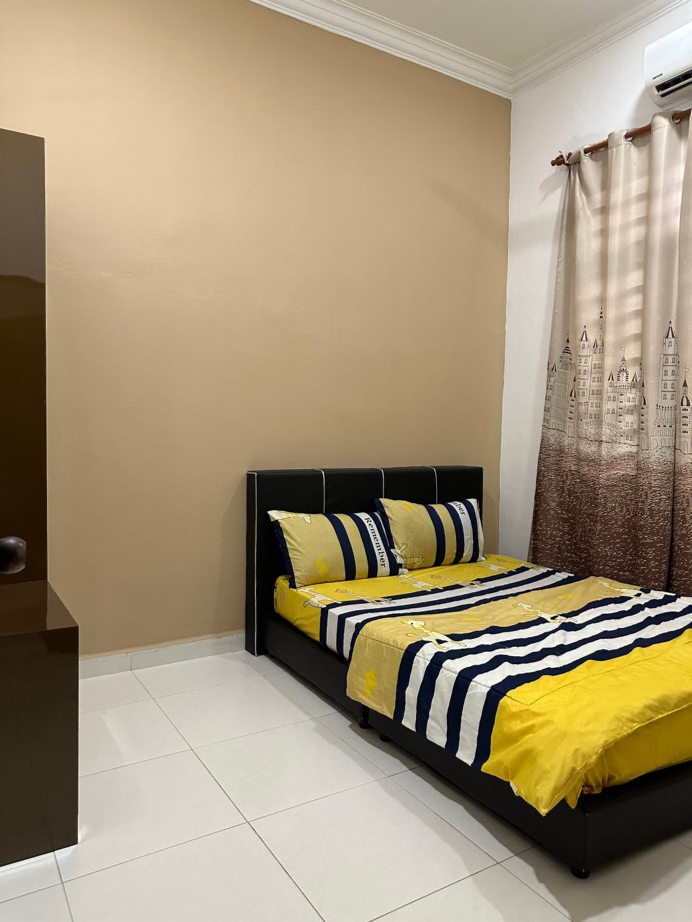 Three-Bedroom House photo 2