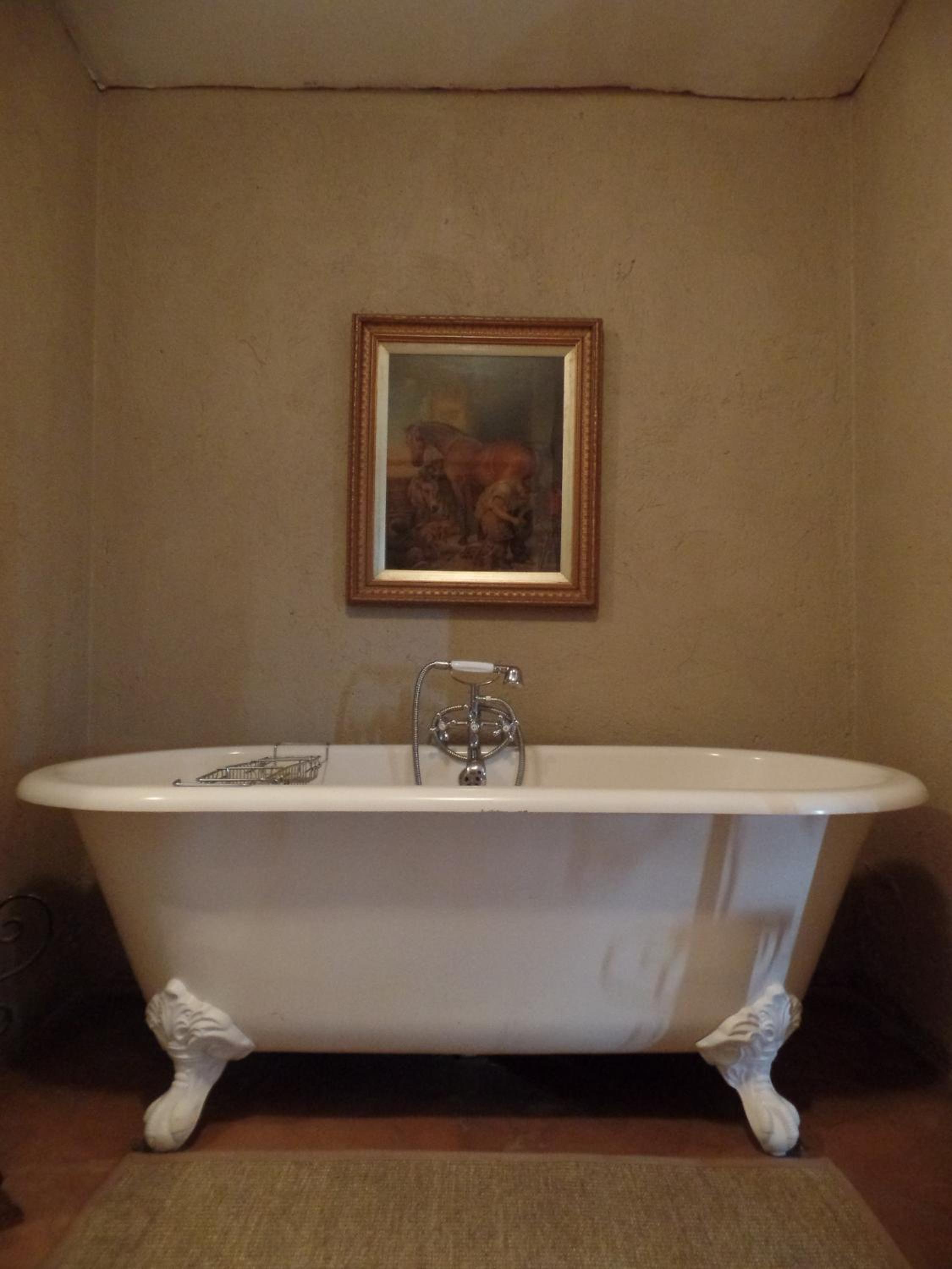 Seven-Bedroom House - Photo 25
