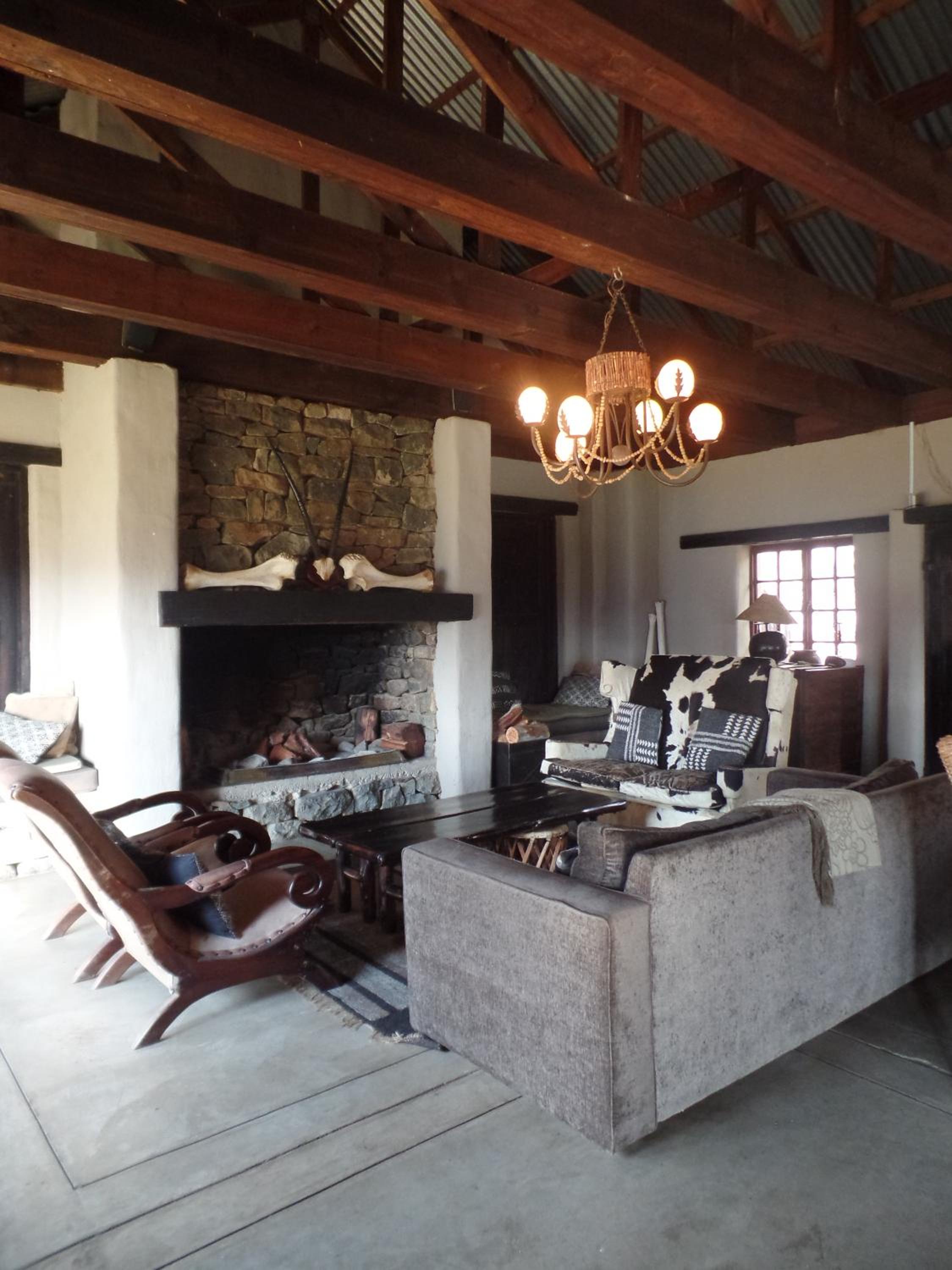 Seven-Bedroom House - Photo 1