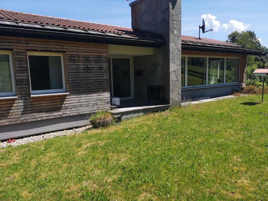 Five-Bedroom House photo 2