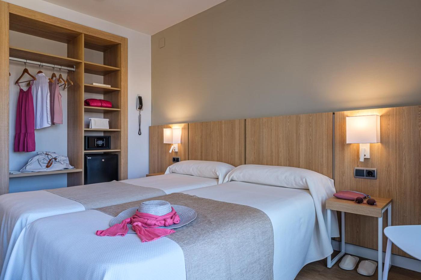 Superior Room (2 Adults + 1 Child) - Photo 3