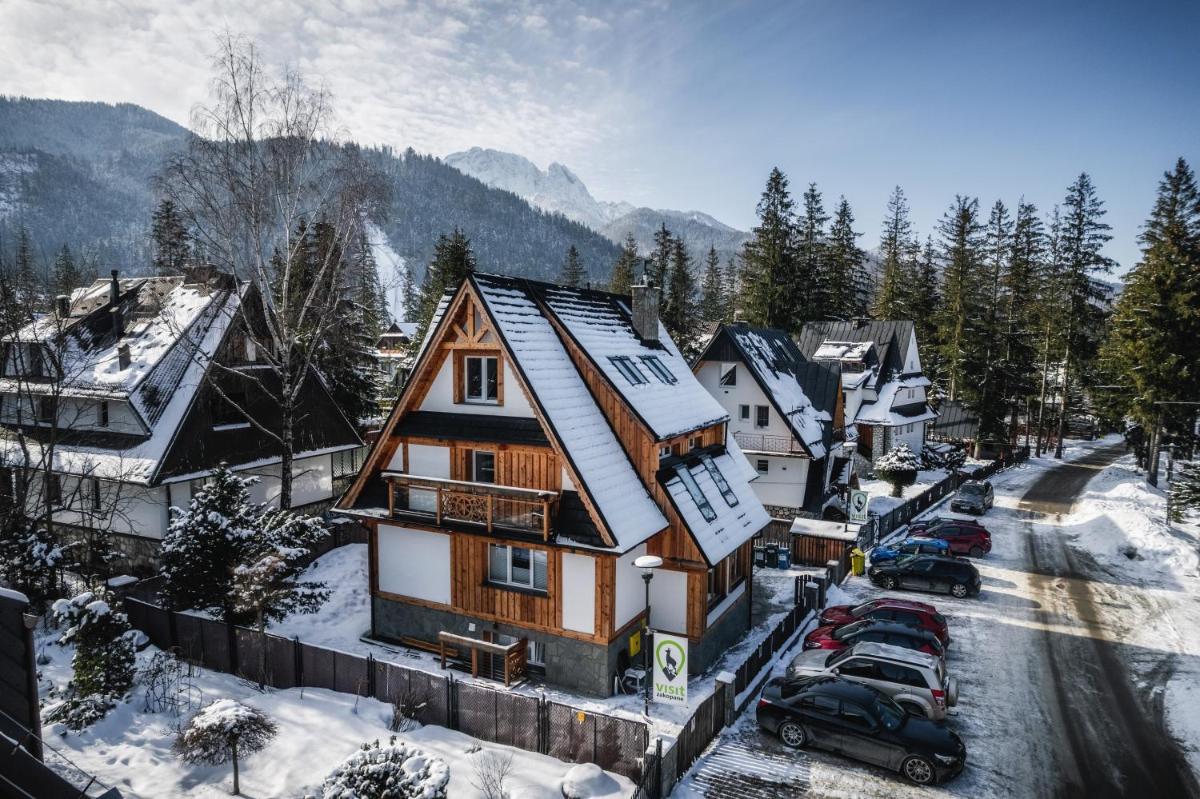 Apartment with Mountain View
