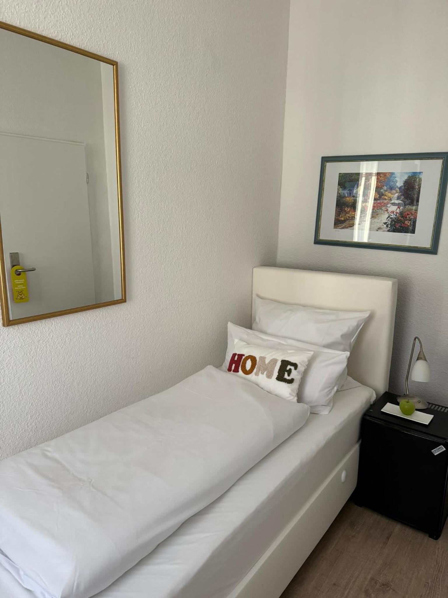 Small Single Room photo 3