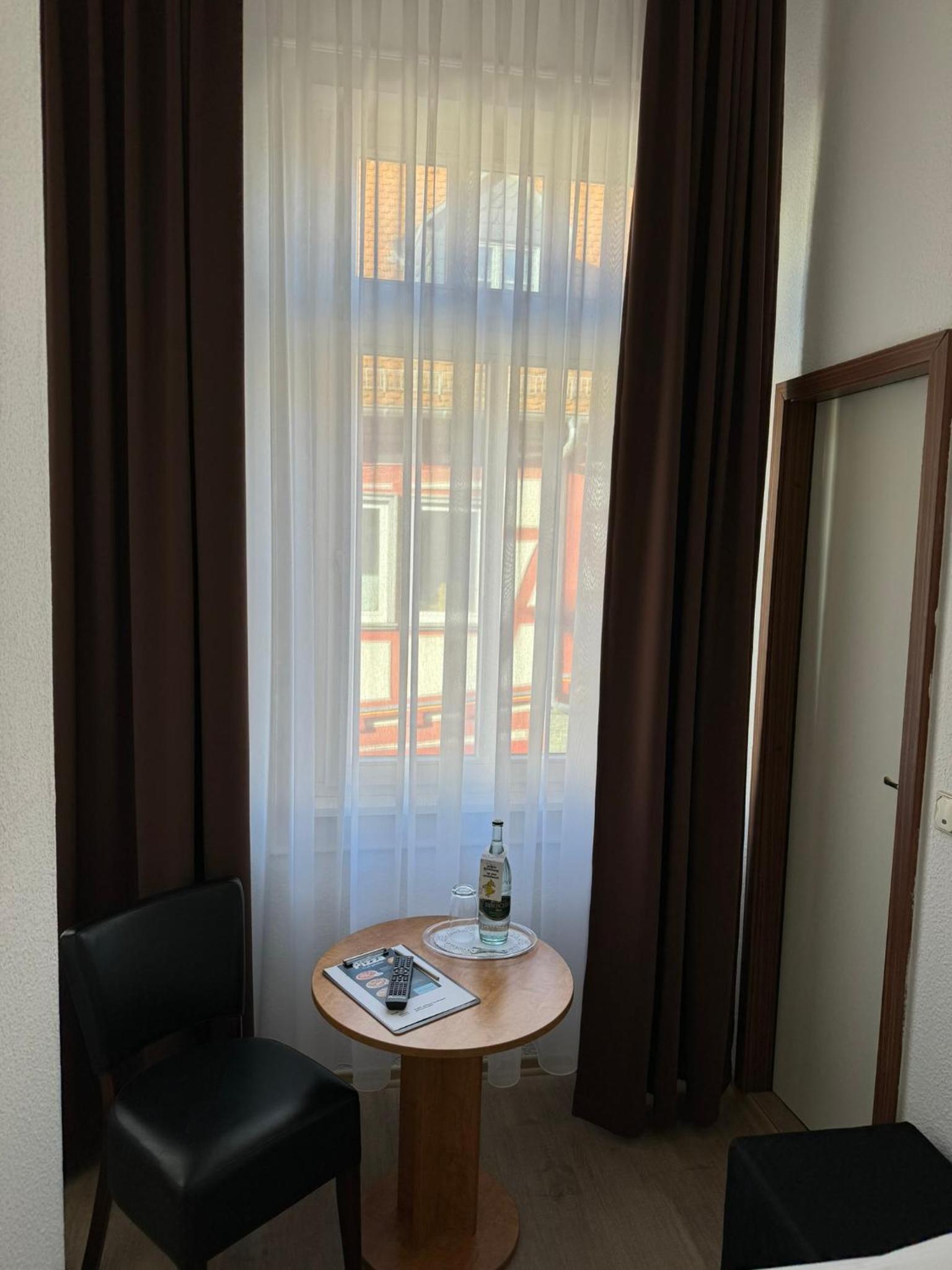 Small Single Room photo 2